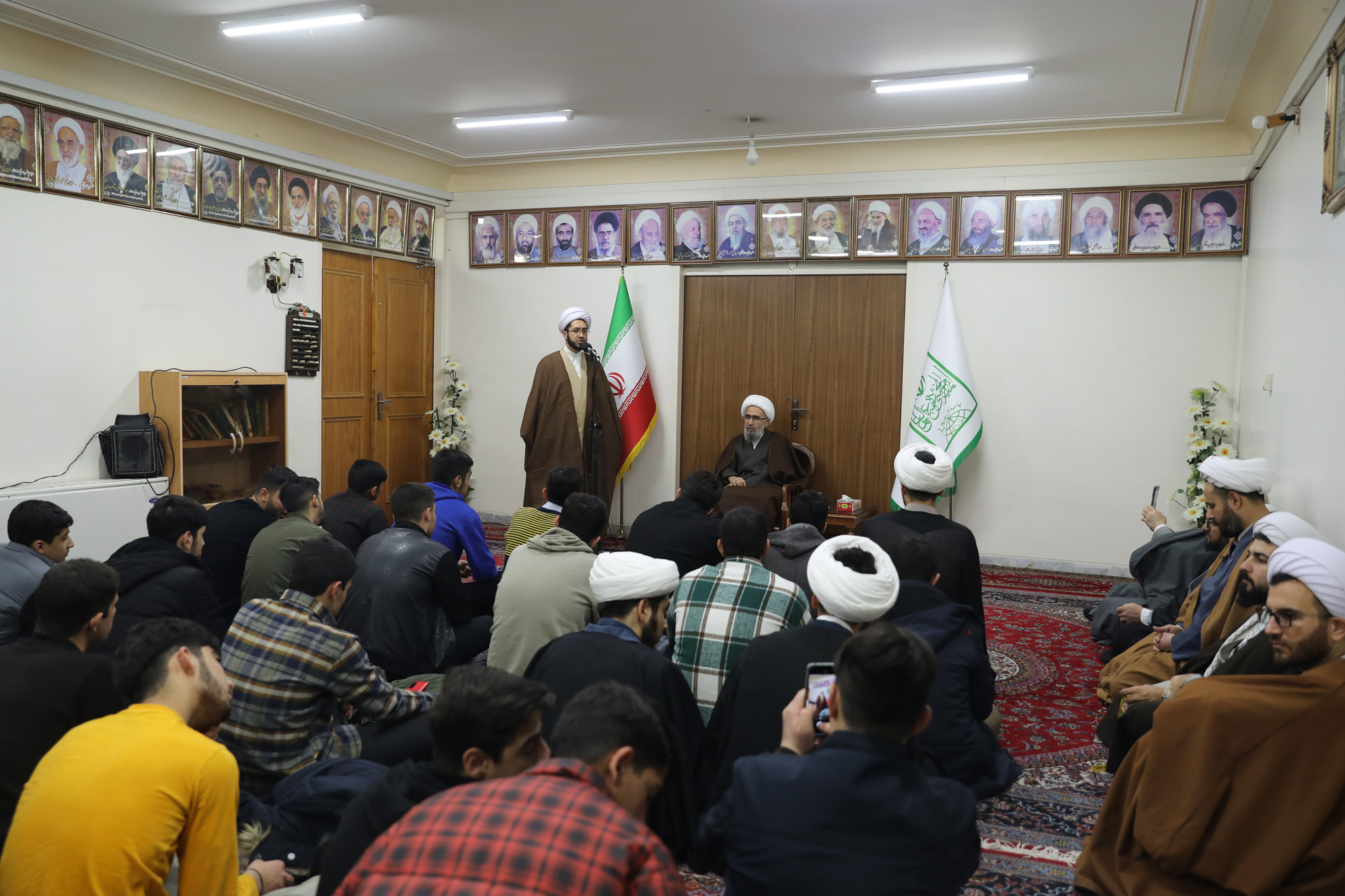 دیدار طلاب سلماس با آیت الله مروی 2