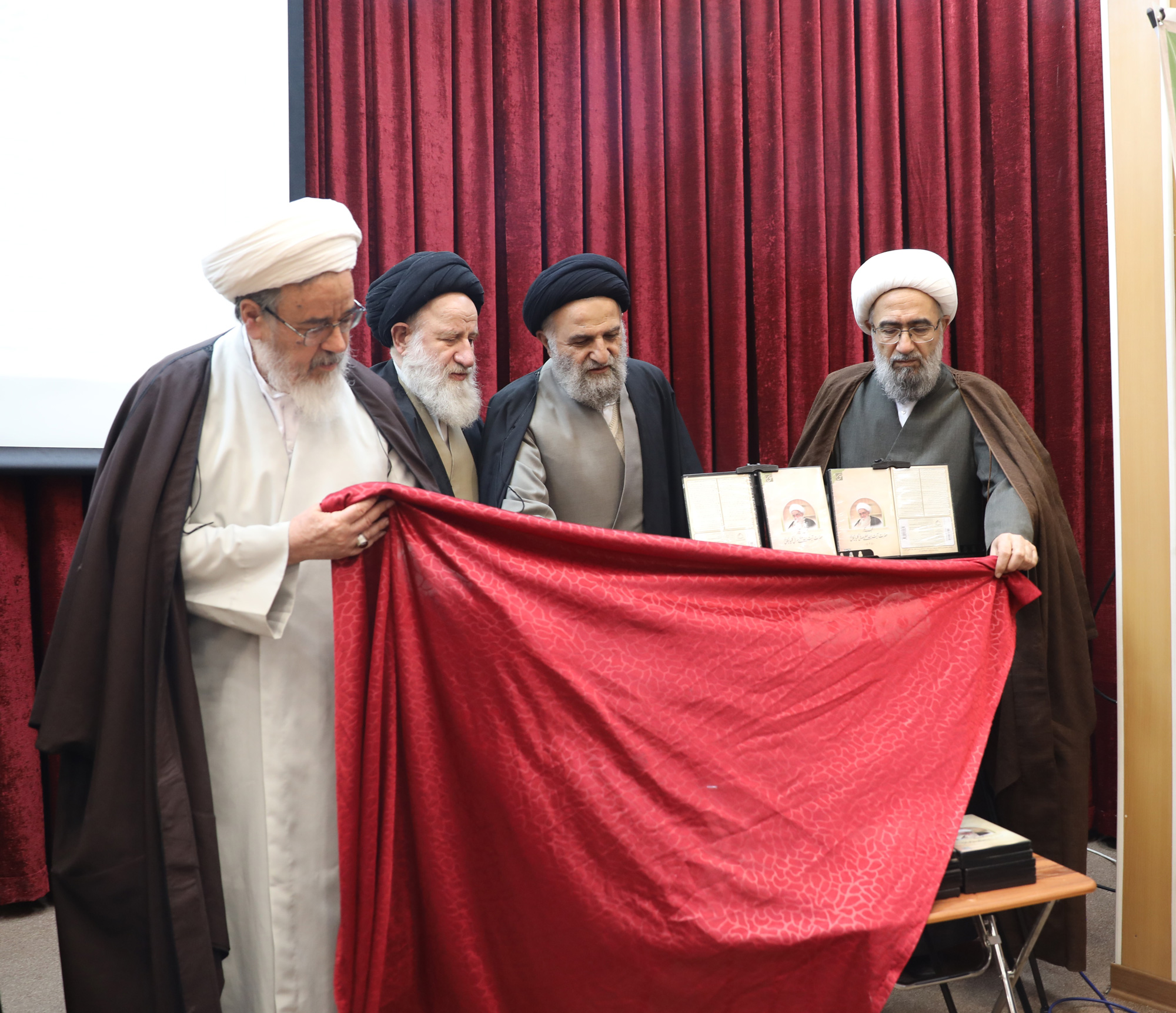 رونمایی از نرم افزار مجموعه آثار آیت الله صافی گلپایگانی 2