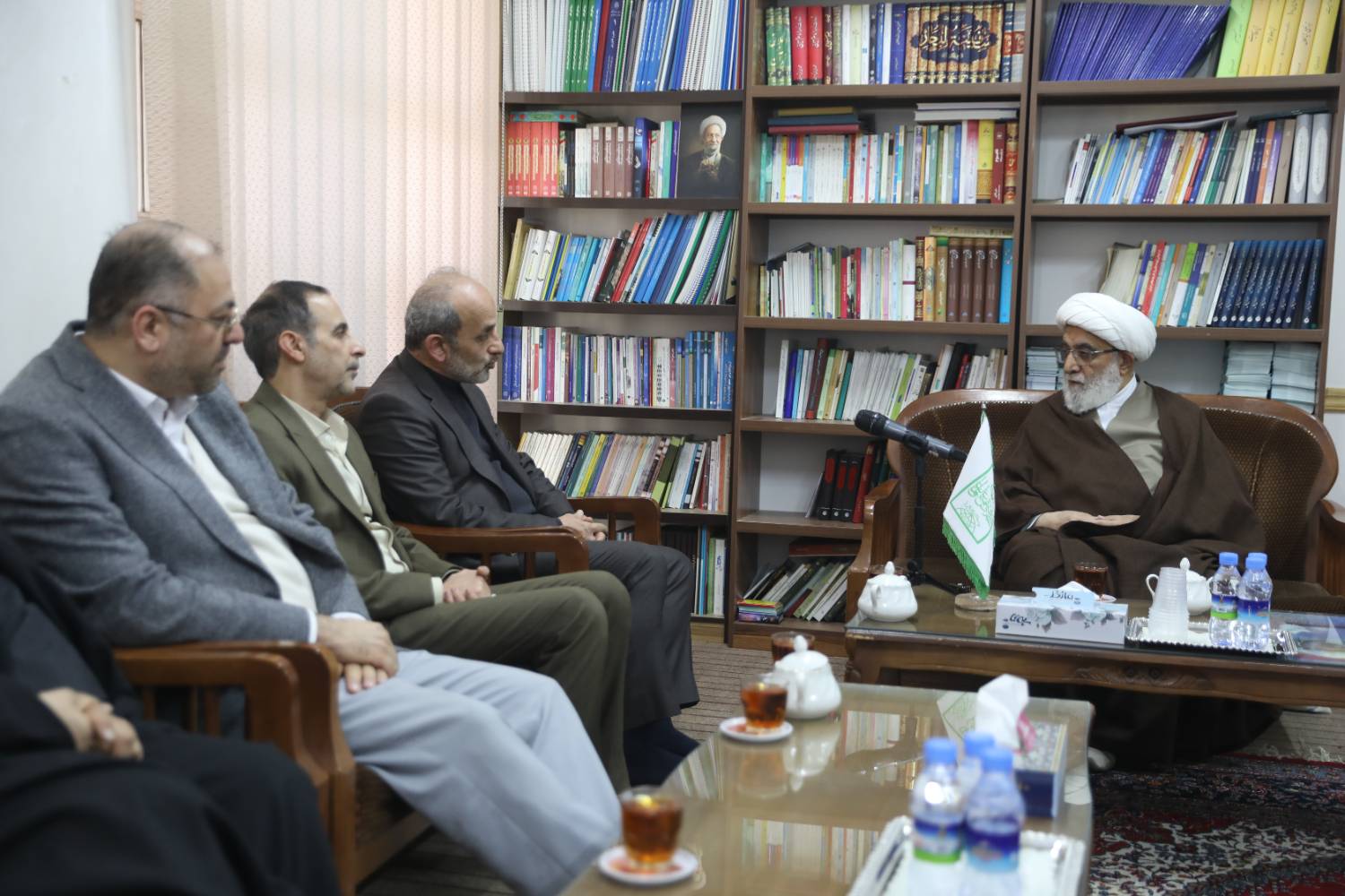 دیدار پیمان جبلی با آیت الله شب زنده دار (12 دی 1404) 2