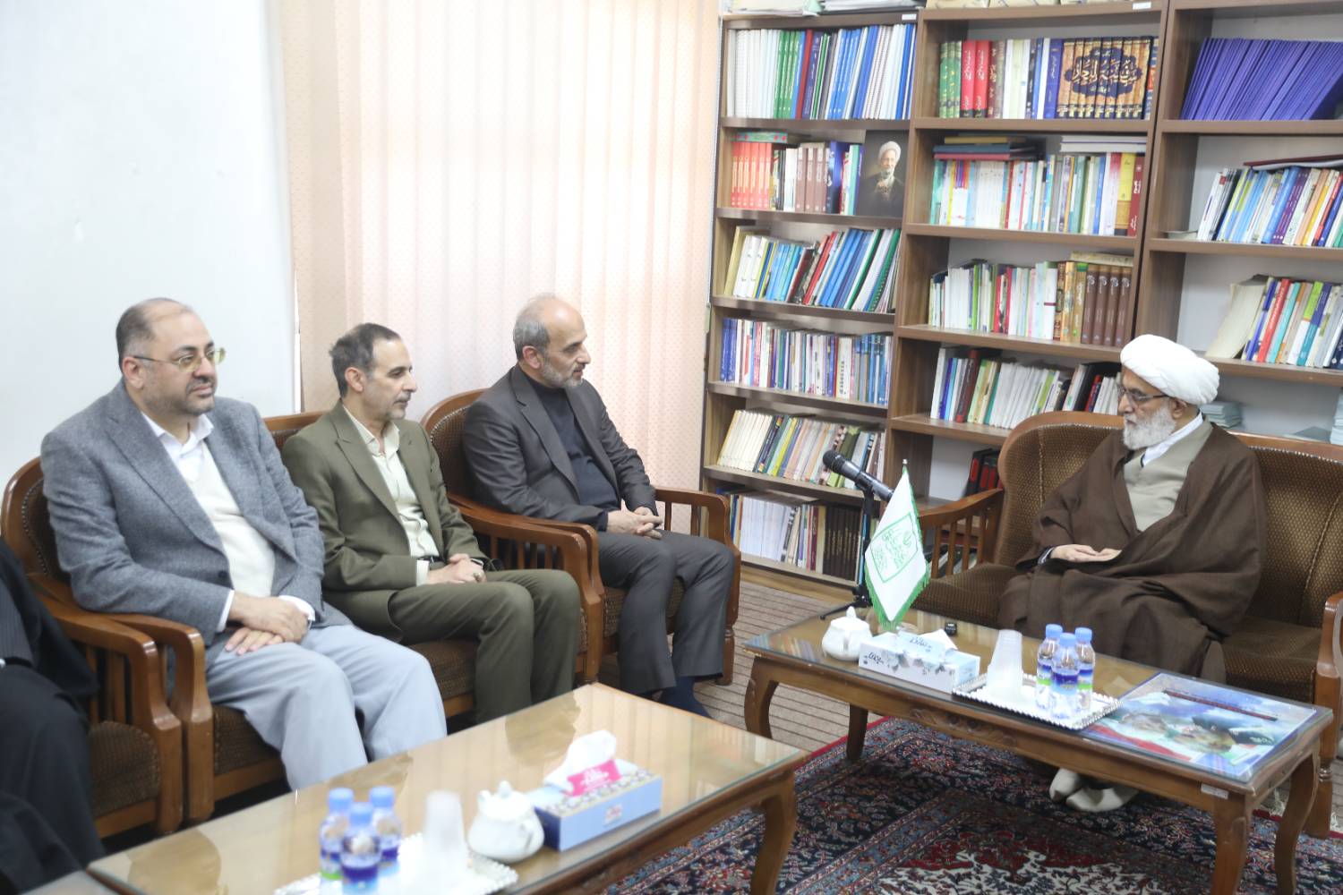 دیدار پیمان جبلی با آیت الله شب زنده دار (12 دی 1404) 4