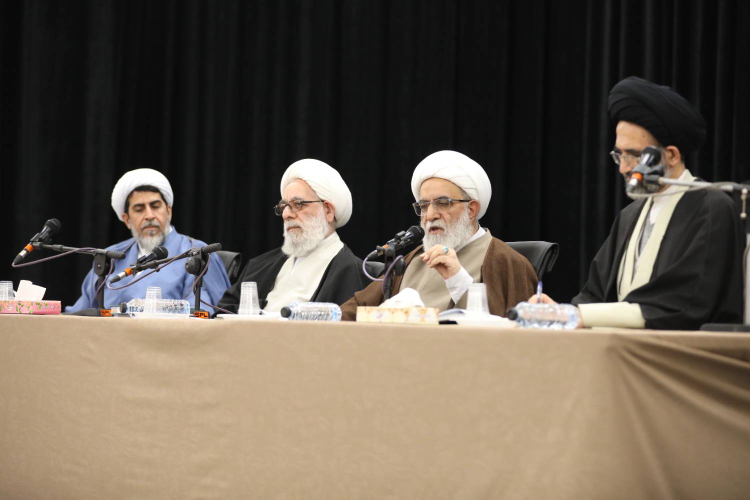 گردهمایی اساتید، طلاب و مبلغین حوزه علمیه منطقه کاشان (9 بهمن 1404) (15)