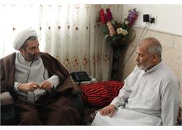 عیادت مسئول دبیرخانه شورای عالی از طلبه حادثه دیده