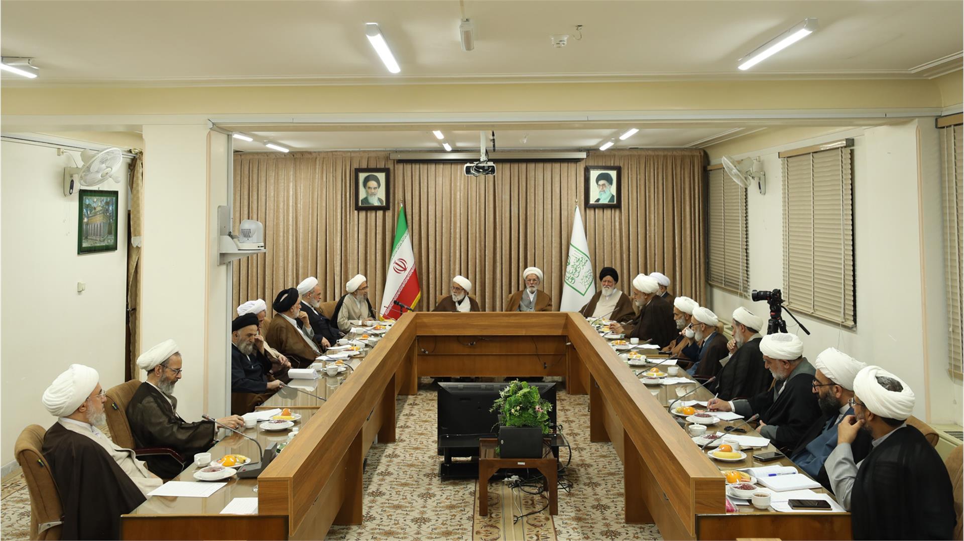 جلسه مشترک شورای عالی حوزه‌های علمیه و شورای حوزه علمیه خراسان 27 آبان (4)