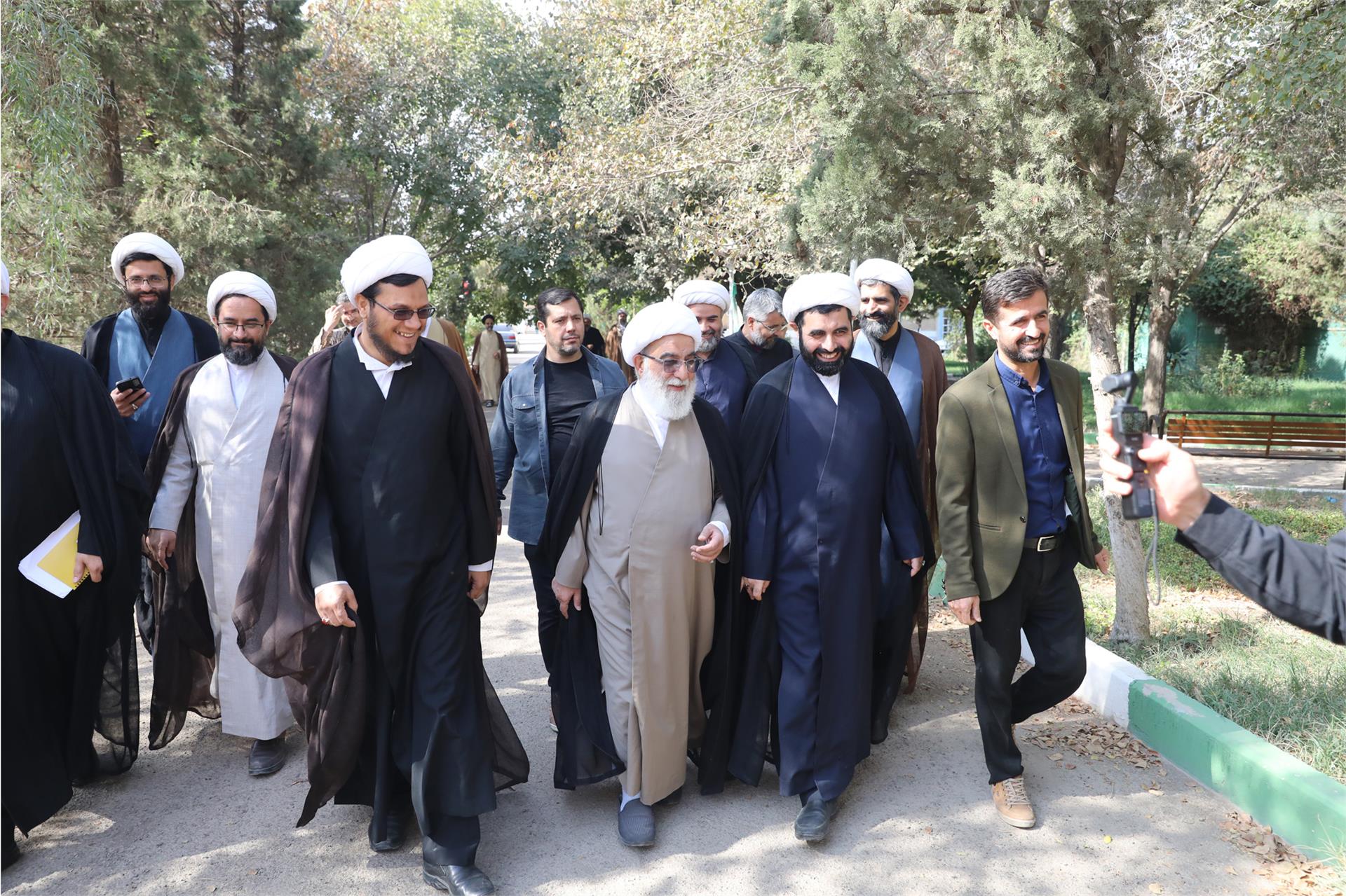 بازدید-از-مرکز-ملی-پاسخگویی-به-سؤالات-دینی---6-آبان-1405-(2)