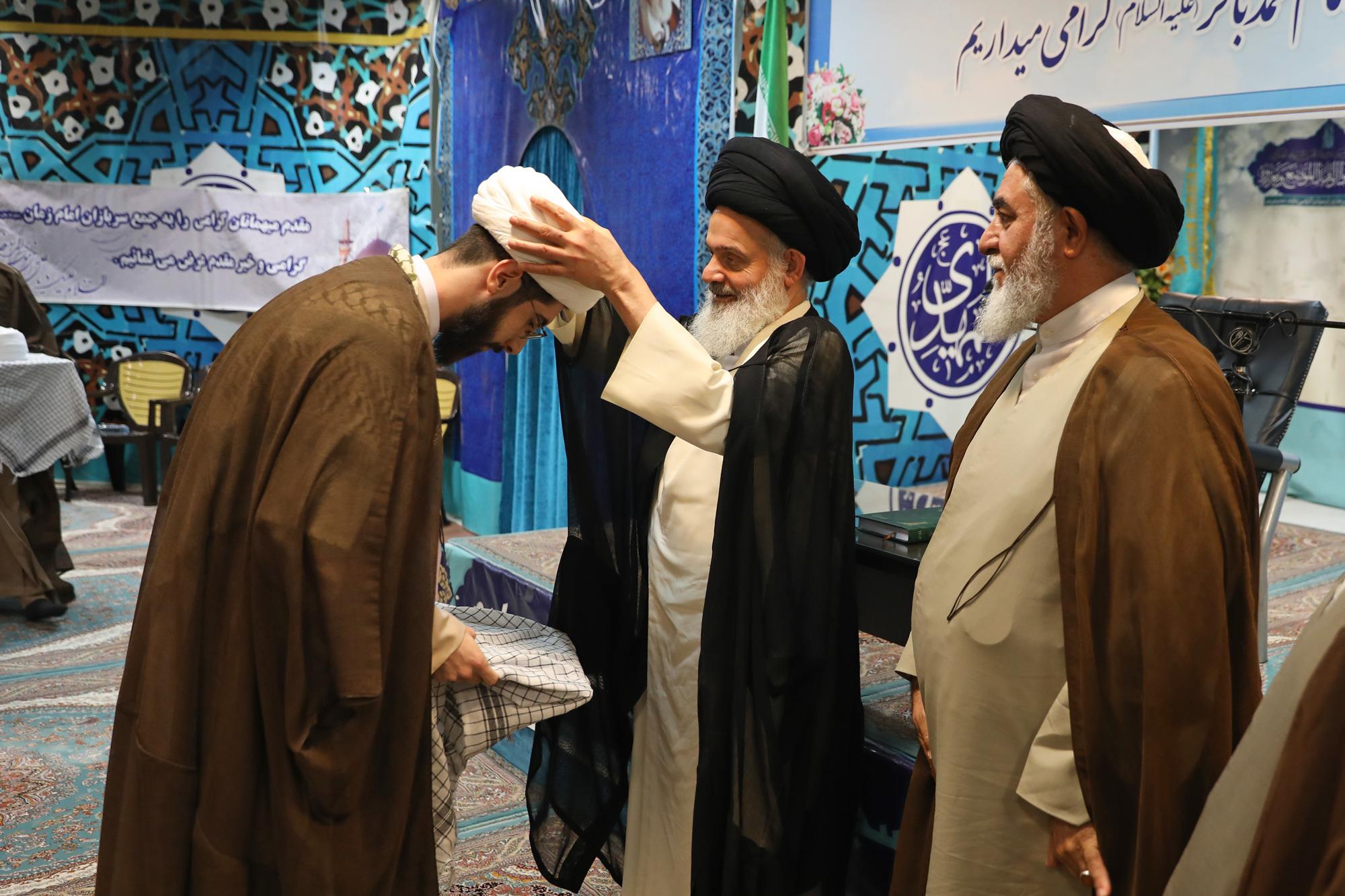 عمامه گذاری طلاب مدرسه امام محمد باقر