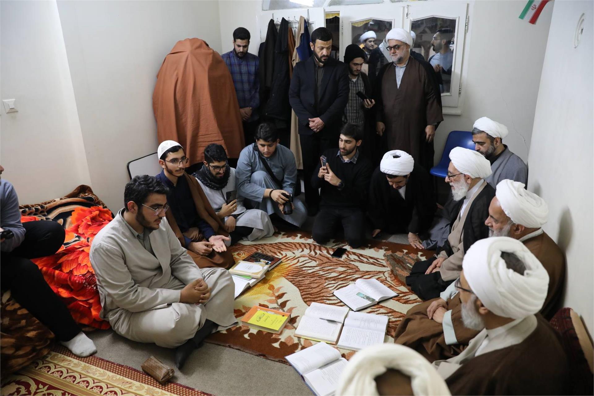 حضور در حجرات طلاب مدرسه خاتم الأنبیاء 19 آذر (5)