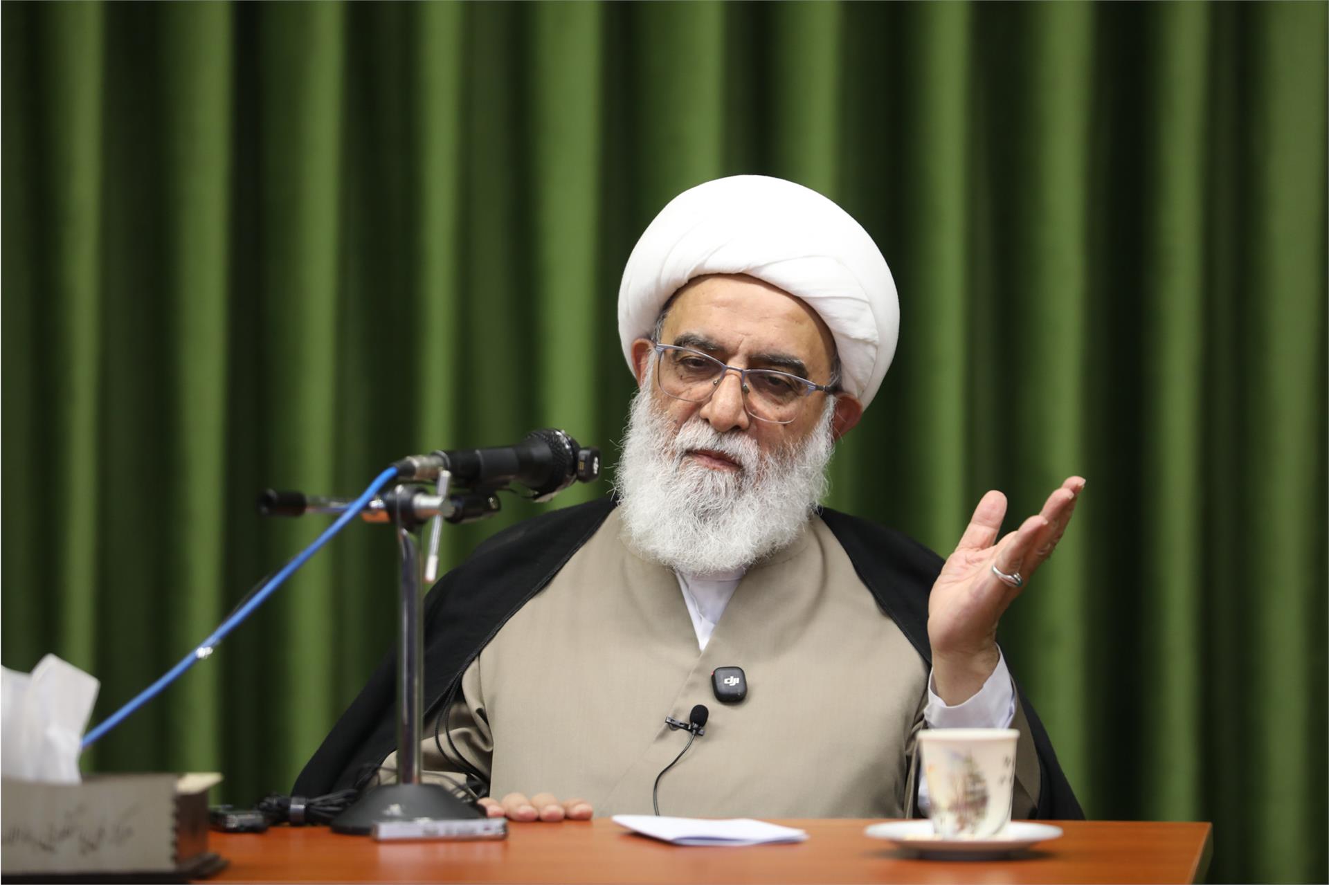بازدید-از-مرکز-ملی-پاسخگویی-به-سؤالات-دینی---6-آبان-1405-(10)