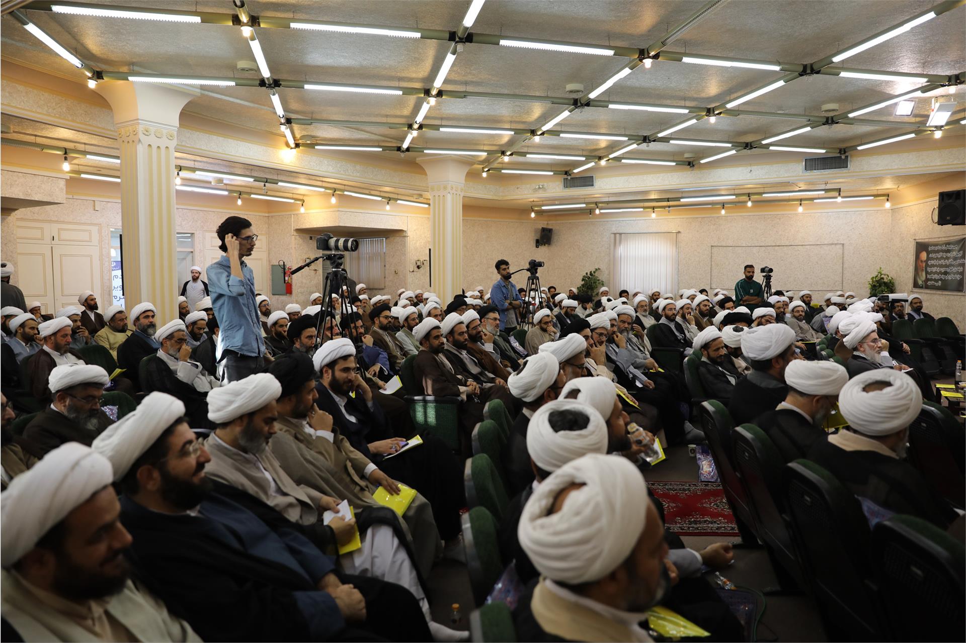 نشست با اساتید مدارس عالی و مراکز تخصصی (24 مهر 1404) (7)