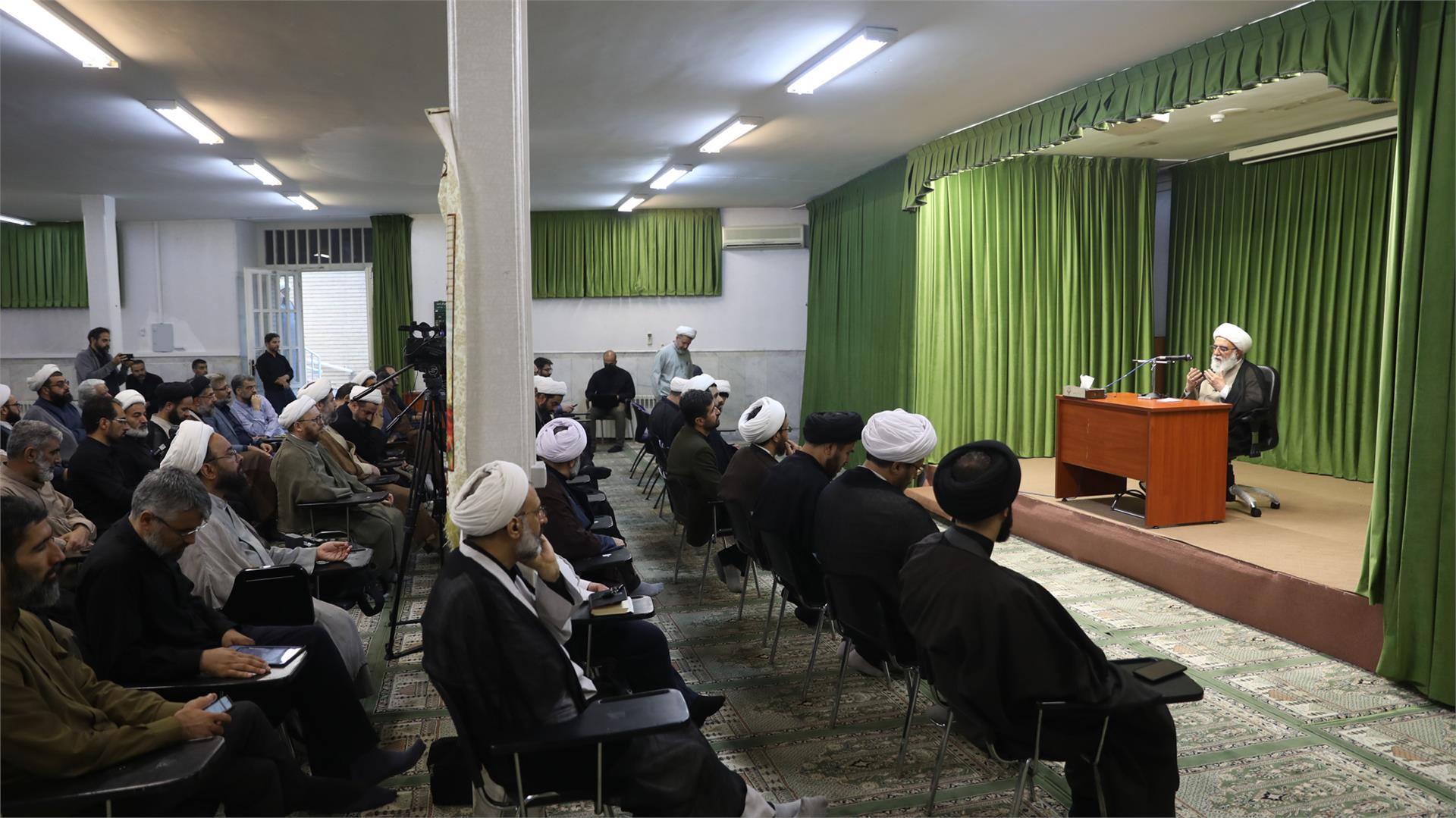 بازدید-از-مرکز-ملی-پاسخگویی-به-سؤالات-دینی---6-آبان-1405-(5)