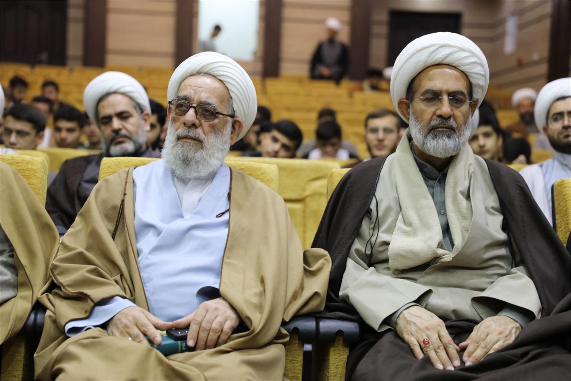 نشست با اساتید، طلاب و مبلغین ارومیه 15 بهمن (3)