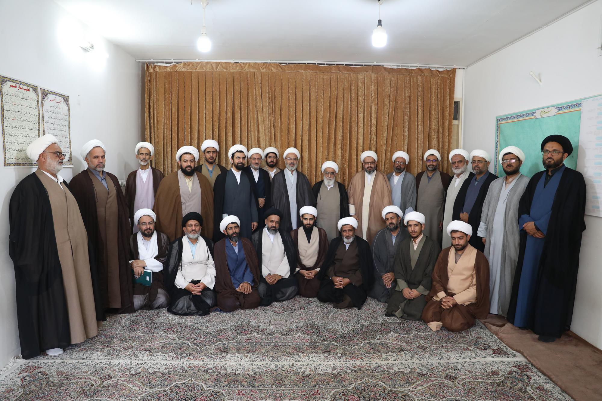 دیدار مدیران مدارس علمیه کرمان با آیت الله شب‌زنده‌دار 7 شهریور (11)
