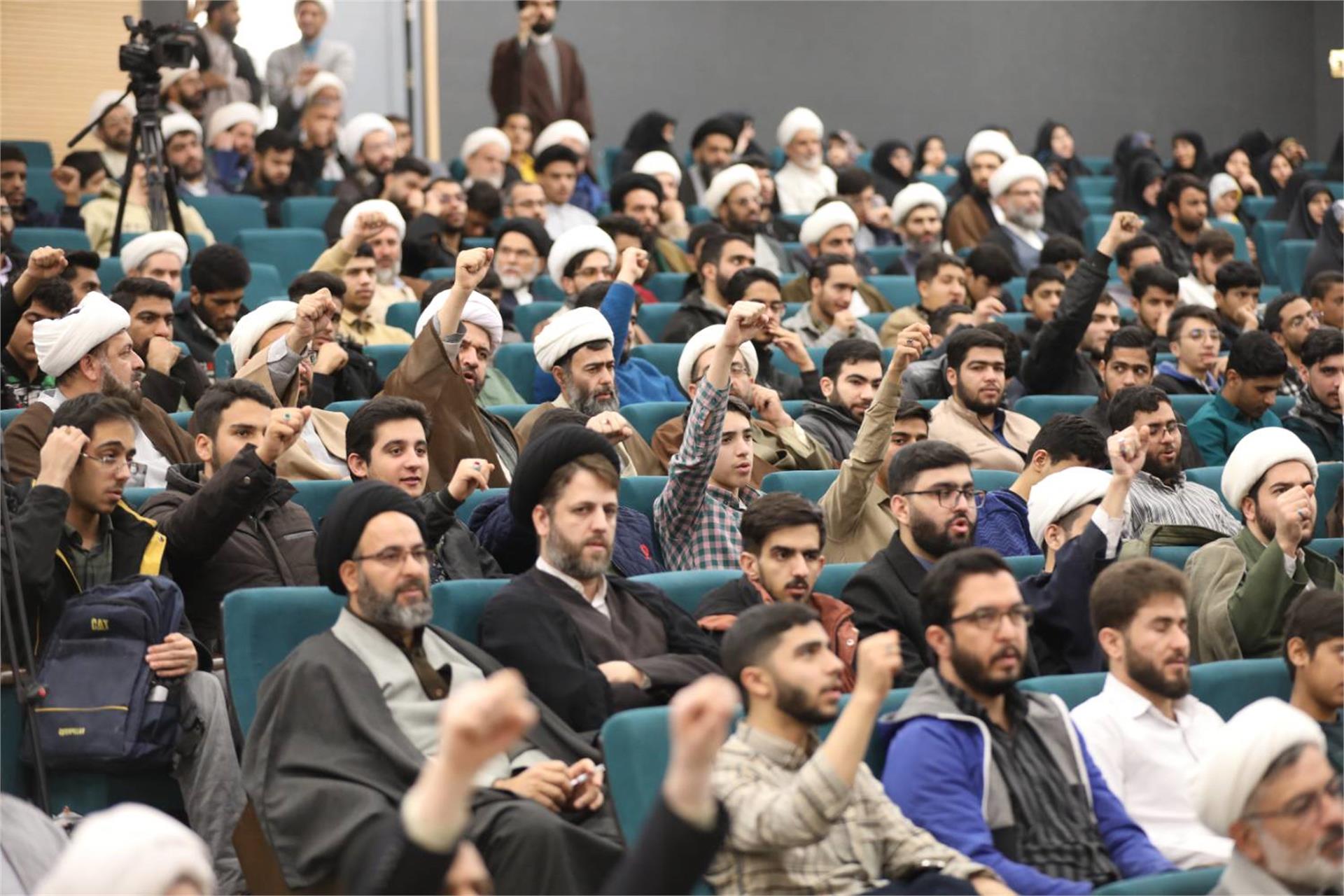 گردهمایی اساتید، طلاب و مبلغین حوزه علمیه منطقه کاشان (9 بهمن 1404) (4)