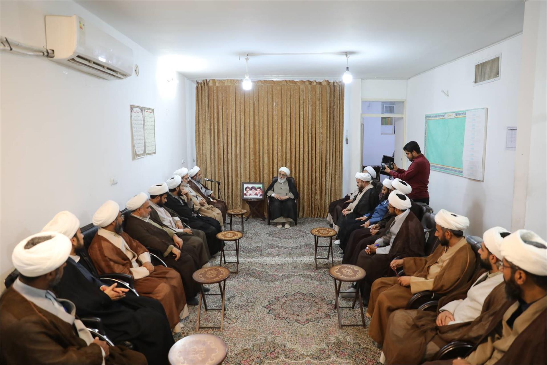 دیدار مدیران مدارس علمیه هرمزگان با آیت الله شب‌زنده‌دار - 11 مهر 1405 (10)