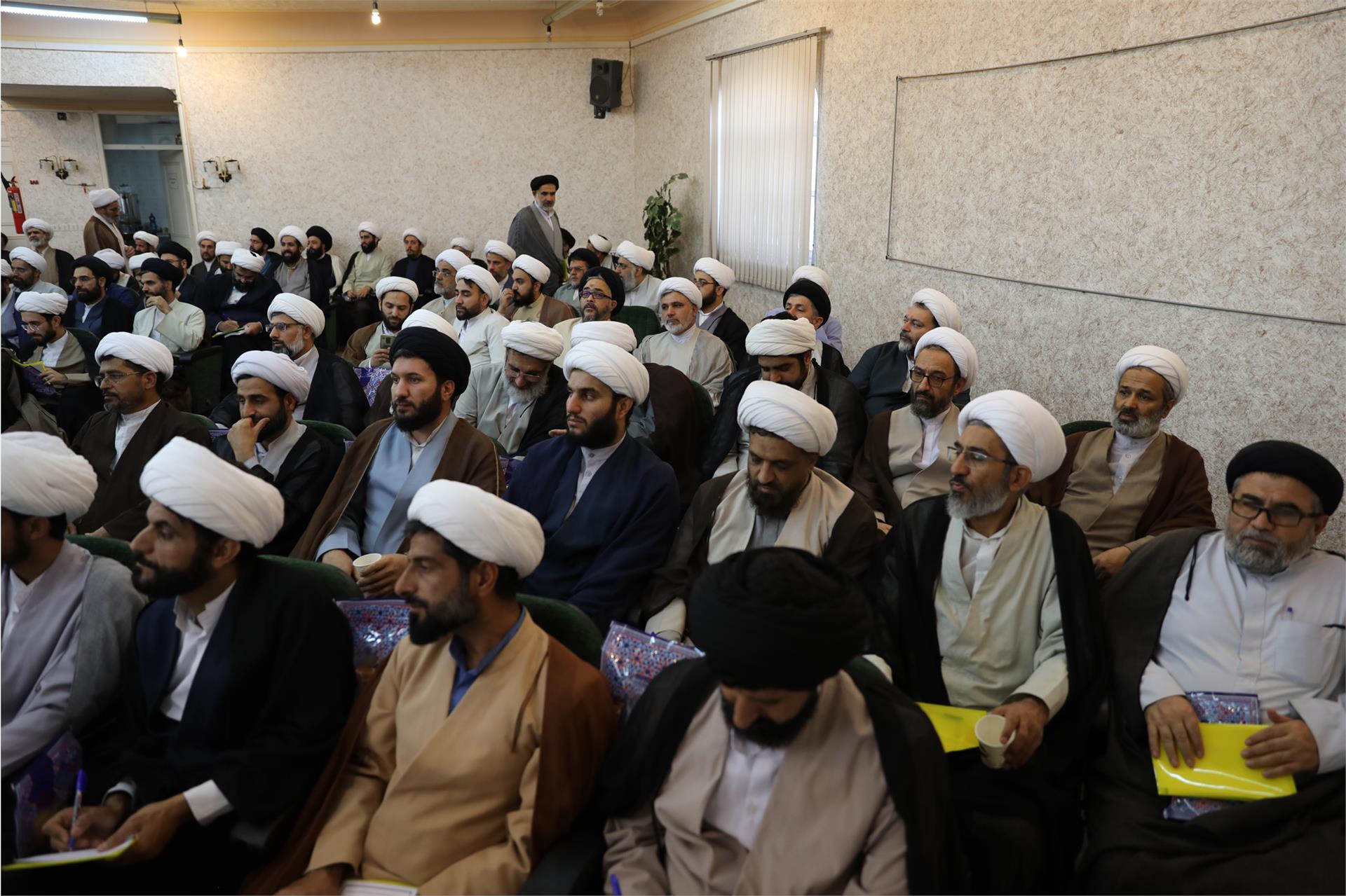 نشست با اساتید مدارس عالی و مراکز تخصصی (24 مهر 1404) (10)