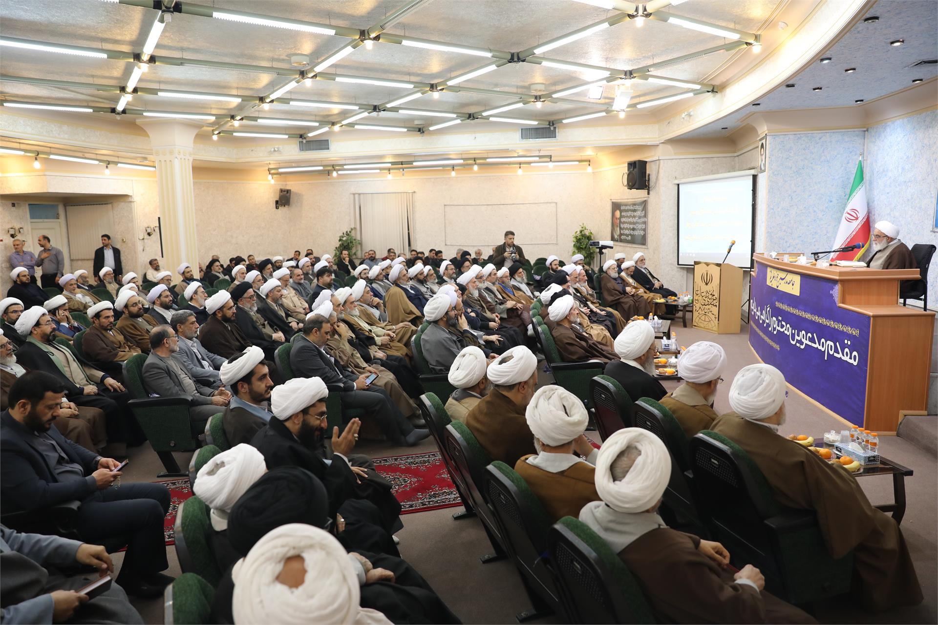 تودیع و معارفه مسئول دبیرخانه شورای عالی حوزه‌های علمیه 16 دی (10)