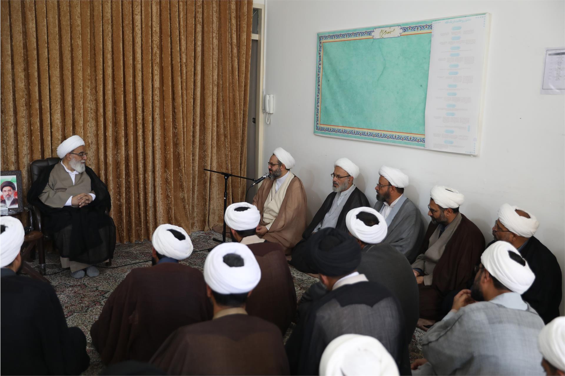 دیدار مدیران مدارس علمیه کرمان با آیت الله شب‌زنده‌دار 7 شهریور (1)