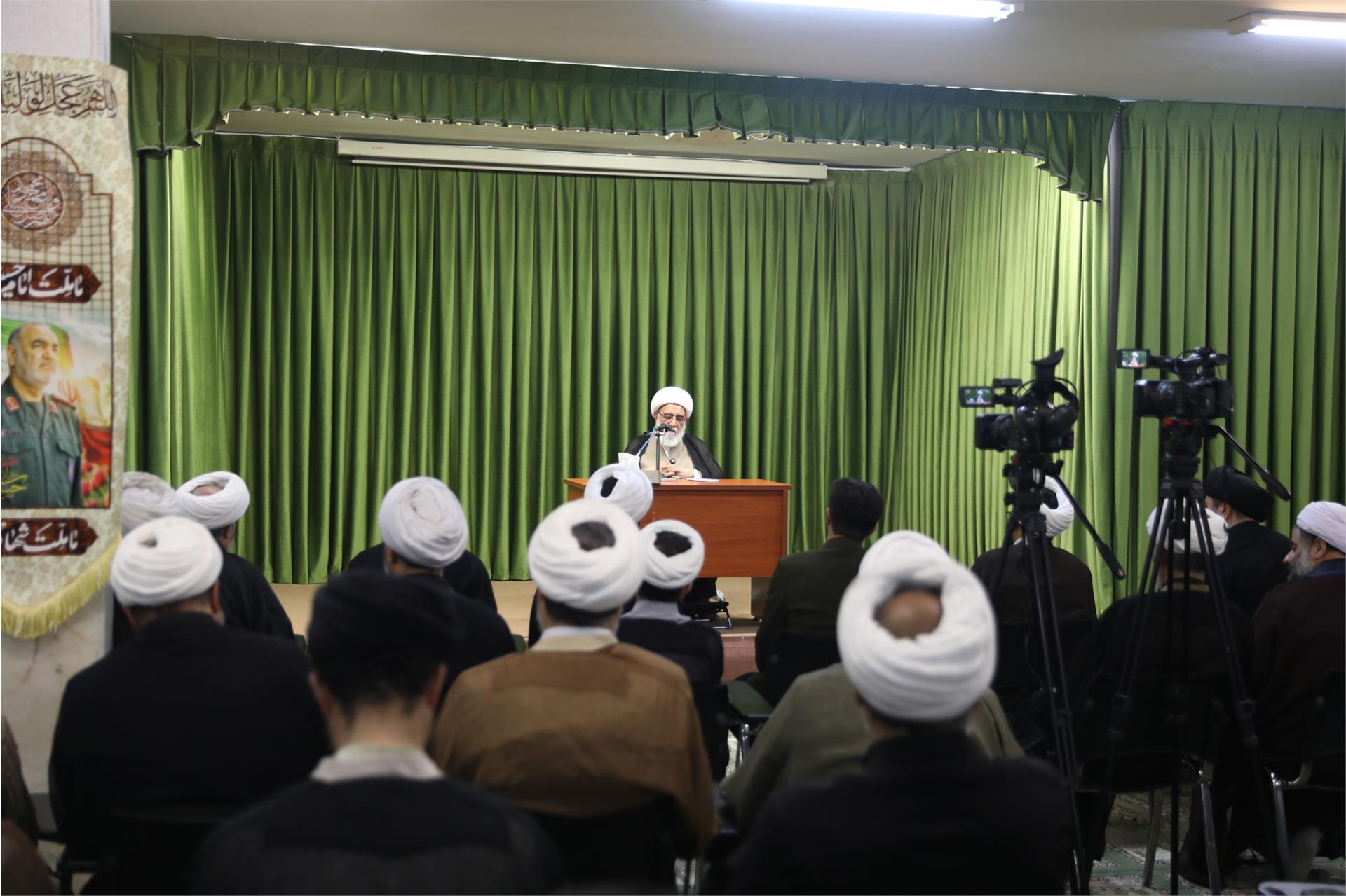 بازدید-از-مرکز-ملی-پاسخگویی-به-سؤالات-دینی---6-آبان-1405-(8)