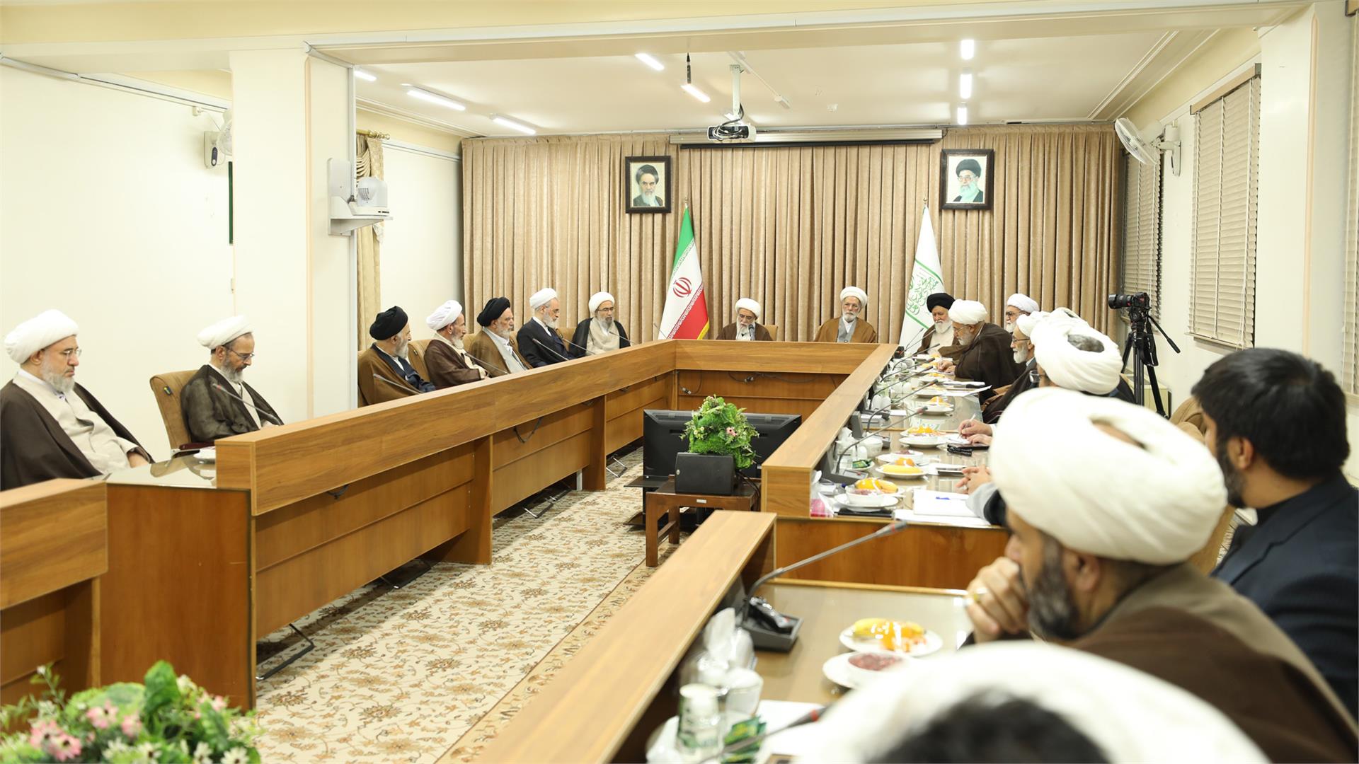 جلسه مشترک شورای عالی حوزه‌های علمیه و شورای حوزه علمیه خراسان 27 آبان (1)