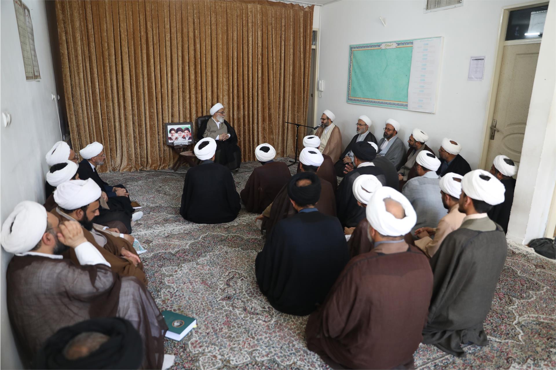 دیدار مدیران مدارس علمیه کرمان با آیت الله شب‌زنده‌دار 7 شهریور (3)