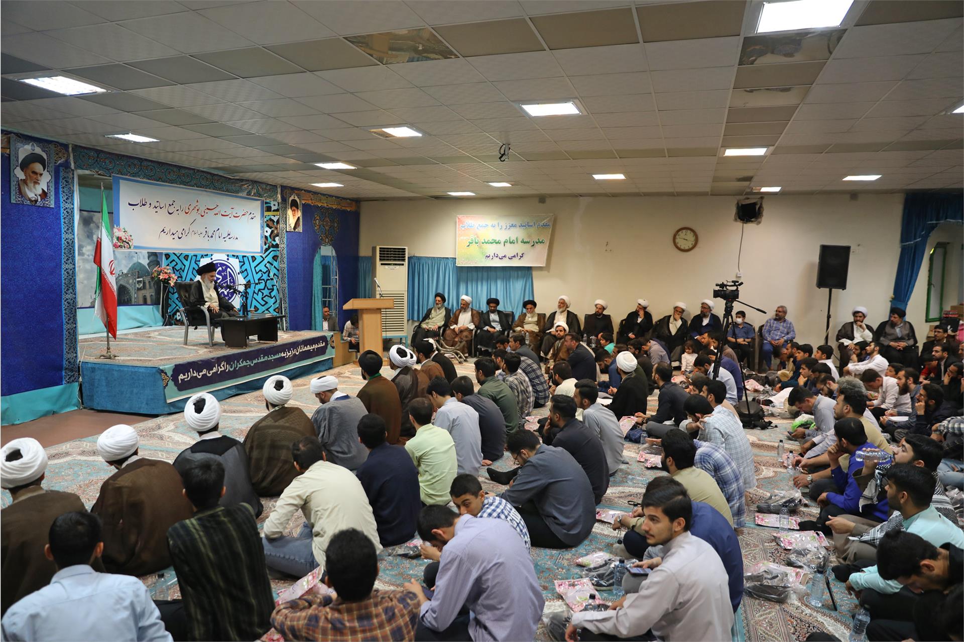 عمامه گذاری طلاب مدرسه امام محمد باقر