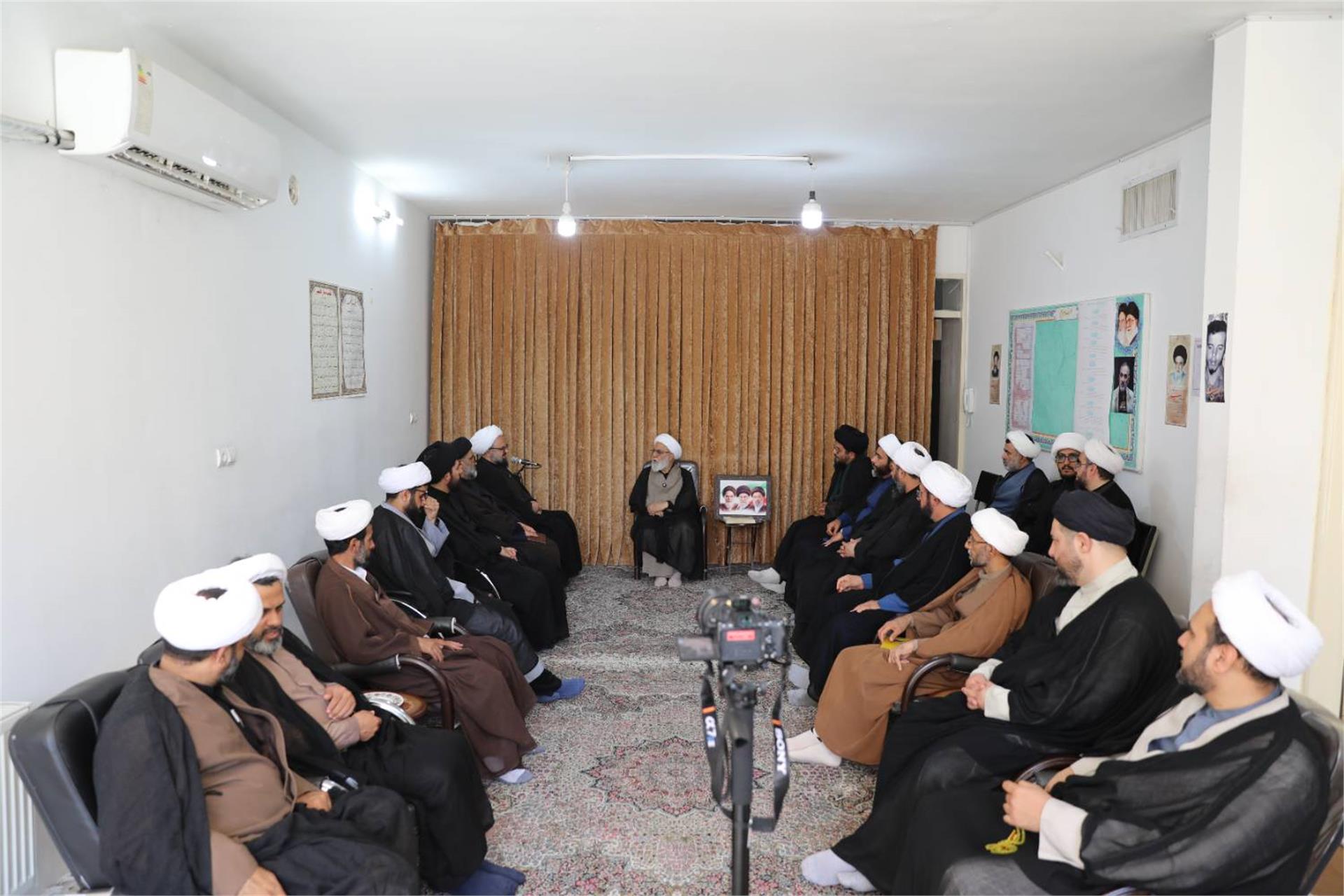 دیدار مدیران حوزه علمیه استان سیستان و بلوچستان با آیت الله شب‌زنده‌دار (تیر 1405) (3)