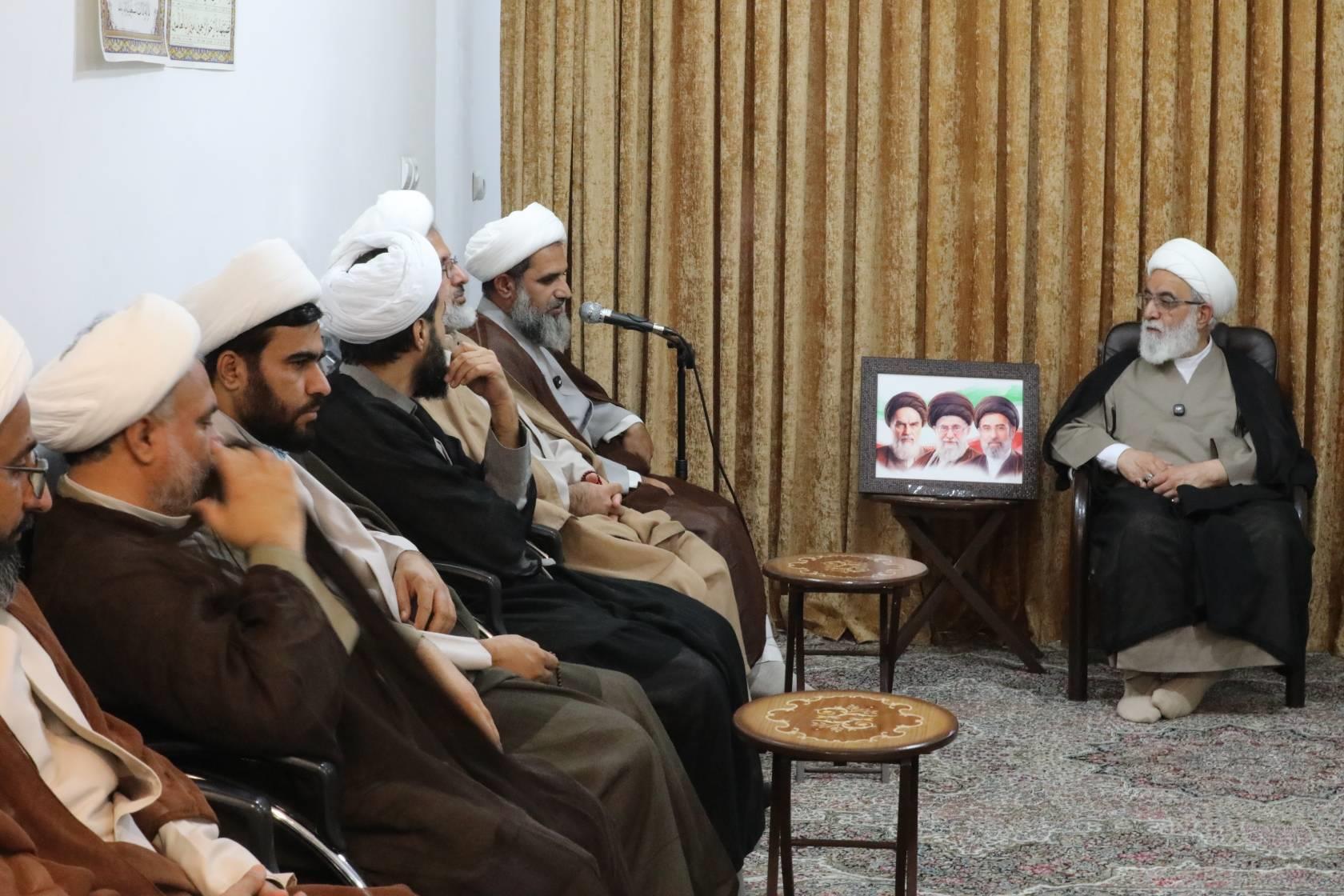 دیدار مدیران مدارس علمیه هرمزگان با آیت الله شب‌زنده‌دار - 11 مهر 1405 (12)