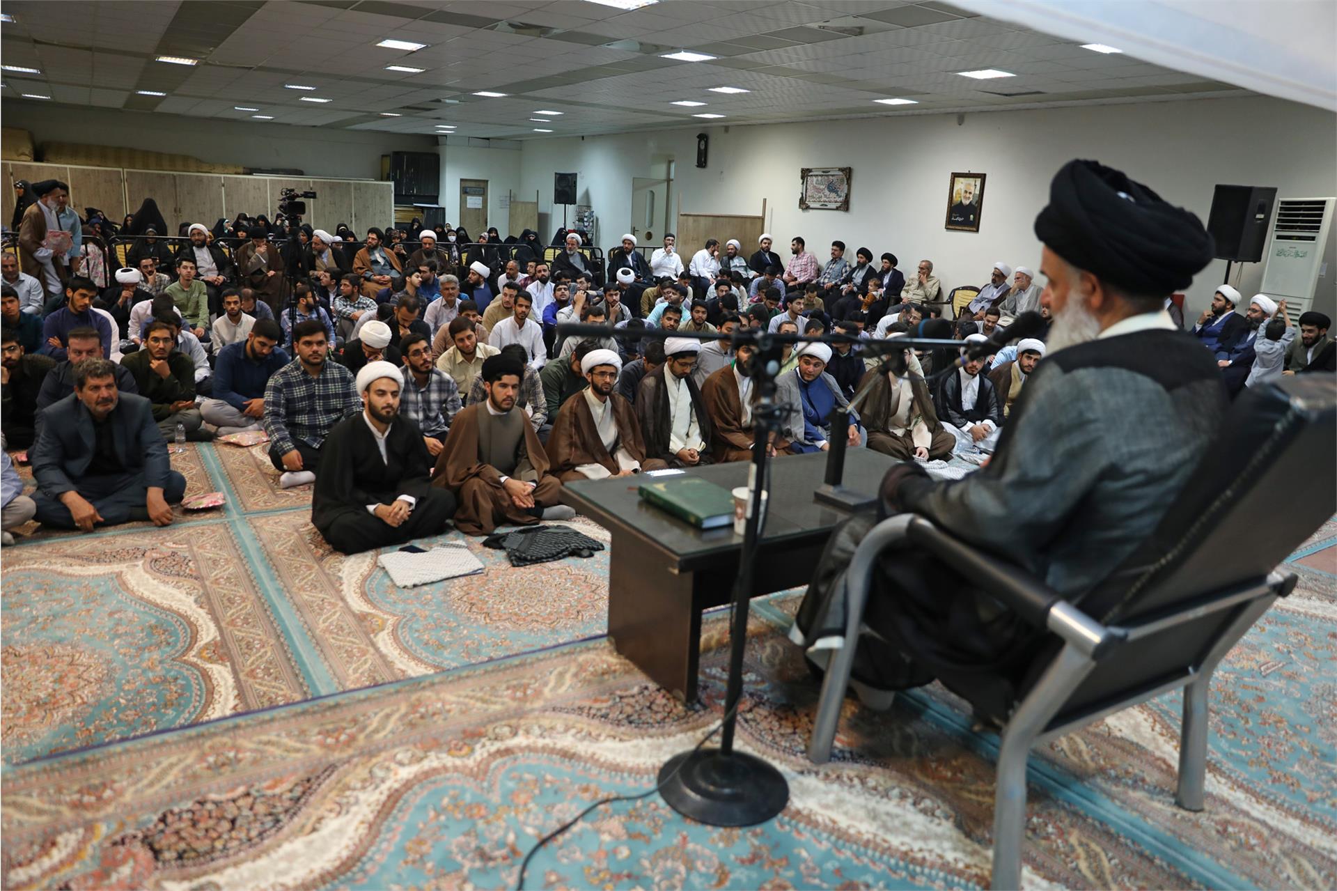 عمامه گذاری طلاب مدرسه امام محمد باقر