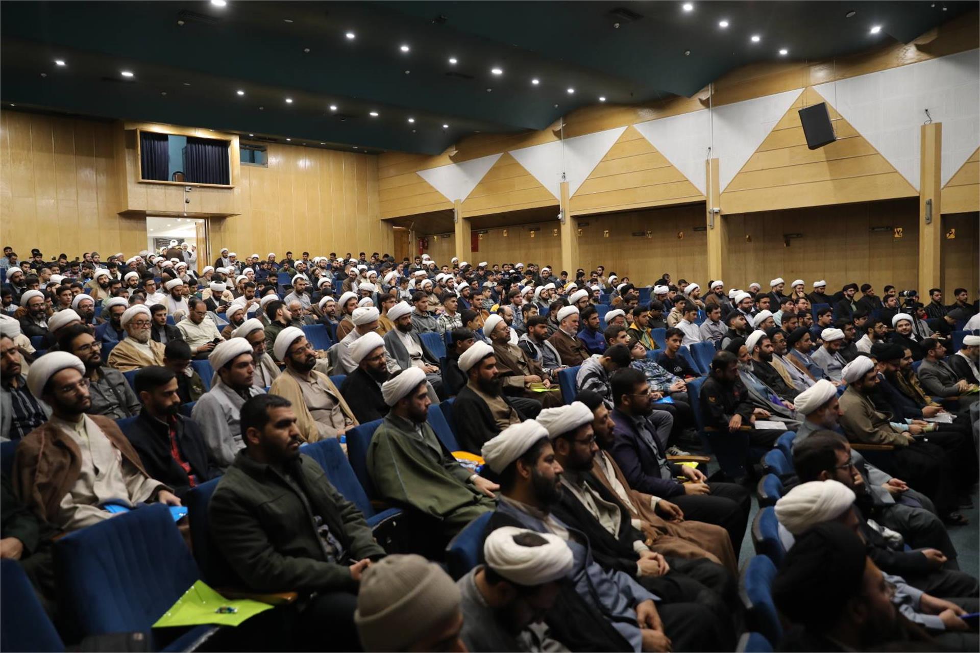 گردهمایی طلاب و اساتید استان همدان (آبان 1404) 26