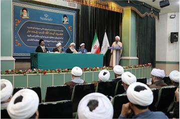 نشست دبیر شورای عالی با مدیران و معاونین مدارس علمیه منطقه کاشان برگزار شد