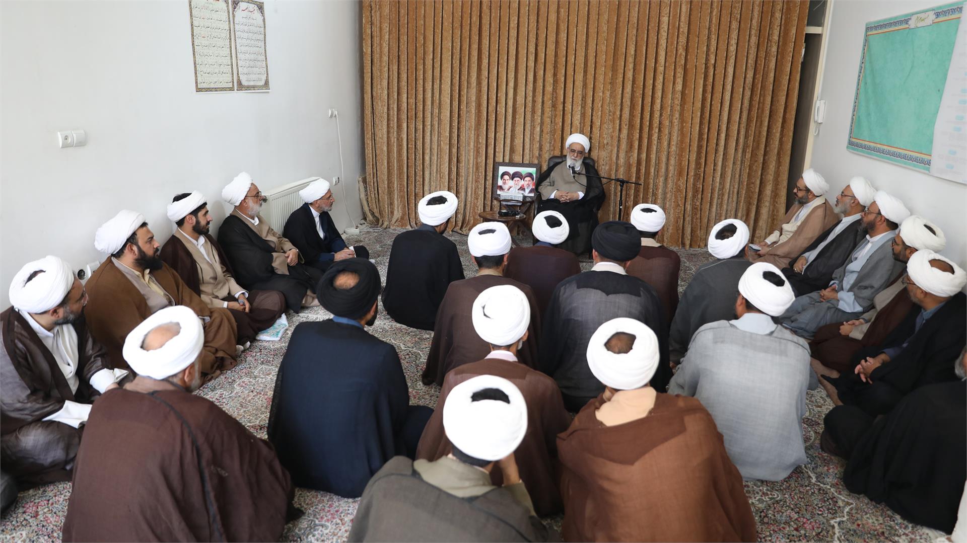 دیدار مدیران مدارس علمیه کرمان با آیت الله شب‌زنده‌دار 7 شهریور (6)