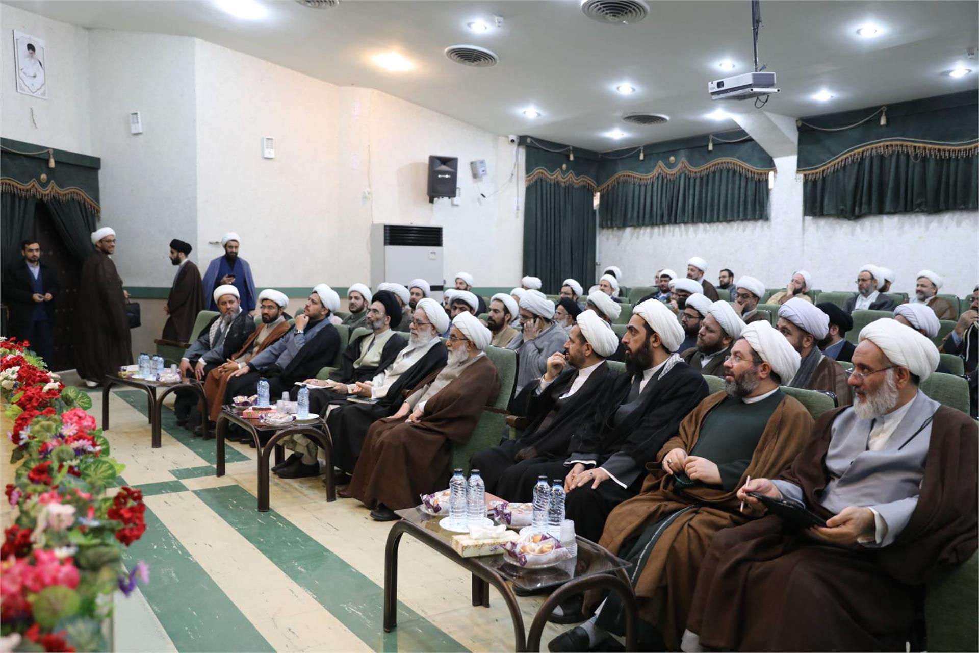 نشست با مدیران و معاونین حوزه‌های علمیه منطقه کاشان (9 بهمن 1404) (2)