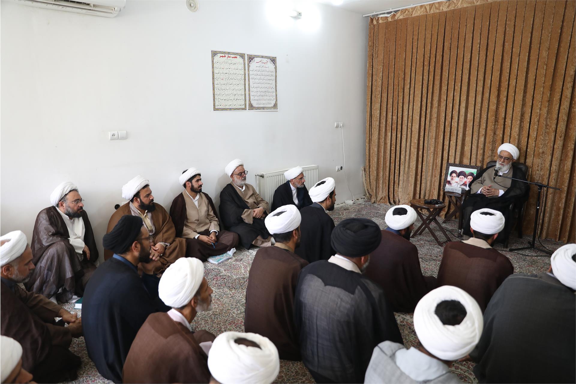 دیدار مدیران مدارس علمیه کرمان با آیت الله شب‌زنده‌دار 7 شهریور (5)