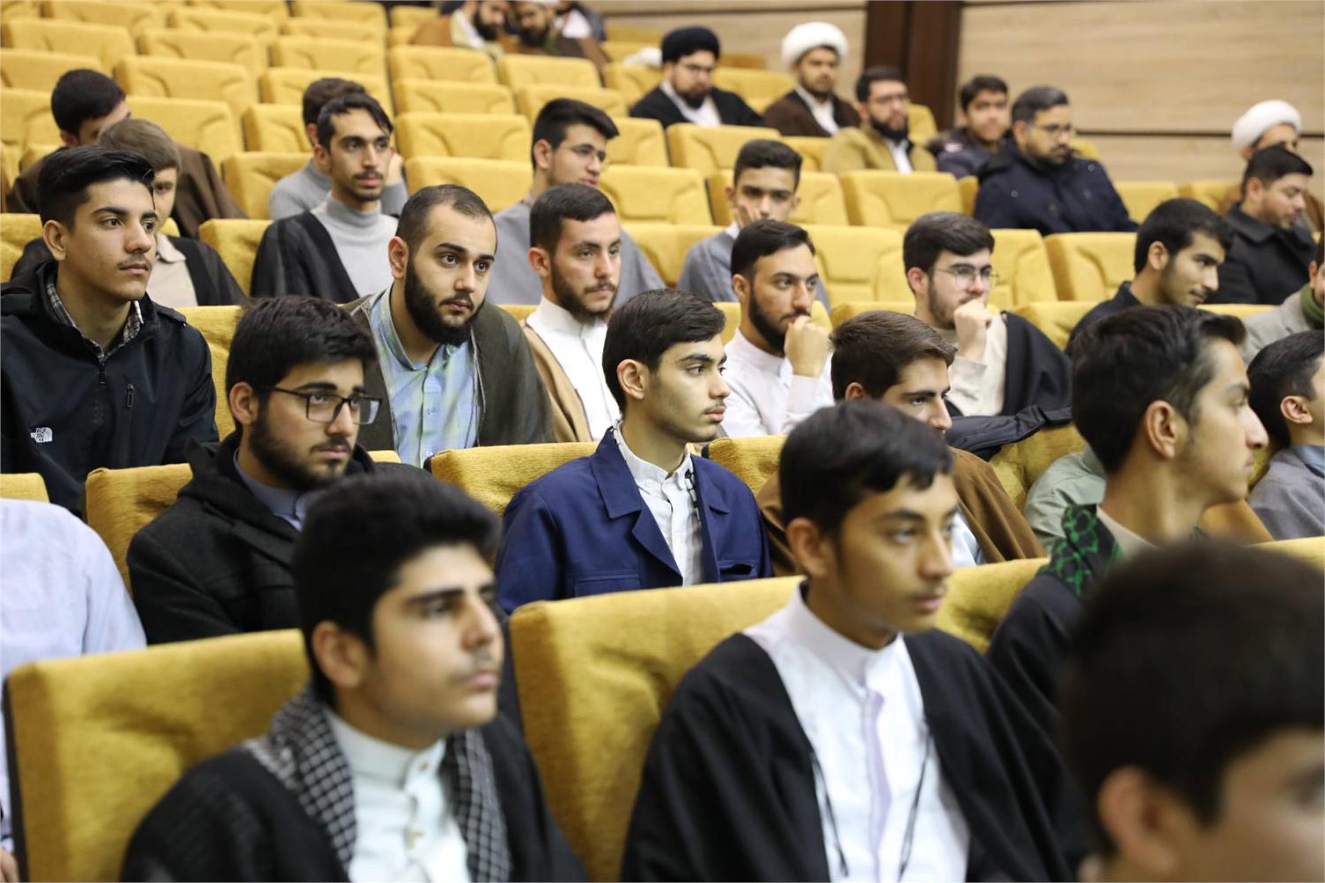 نشست با اساتید، طلاب و مبلغین ارومیه 15 بهمن (5)