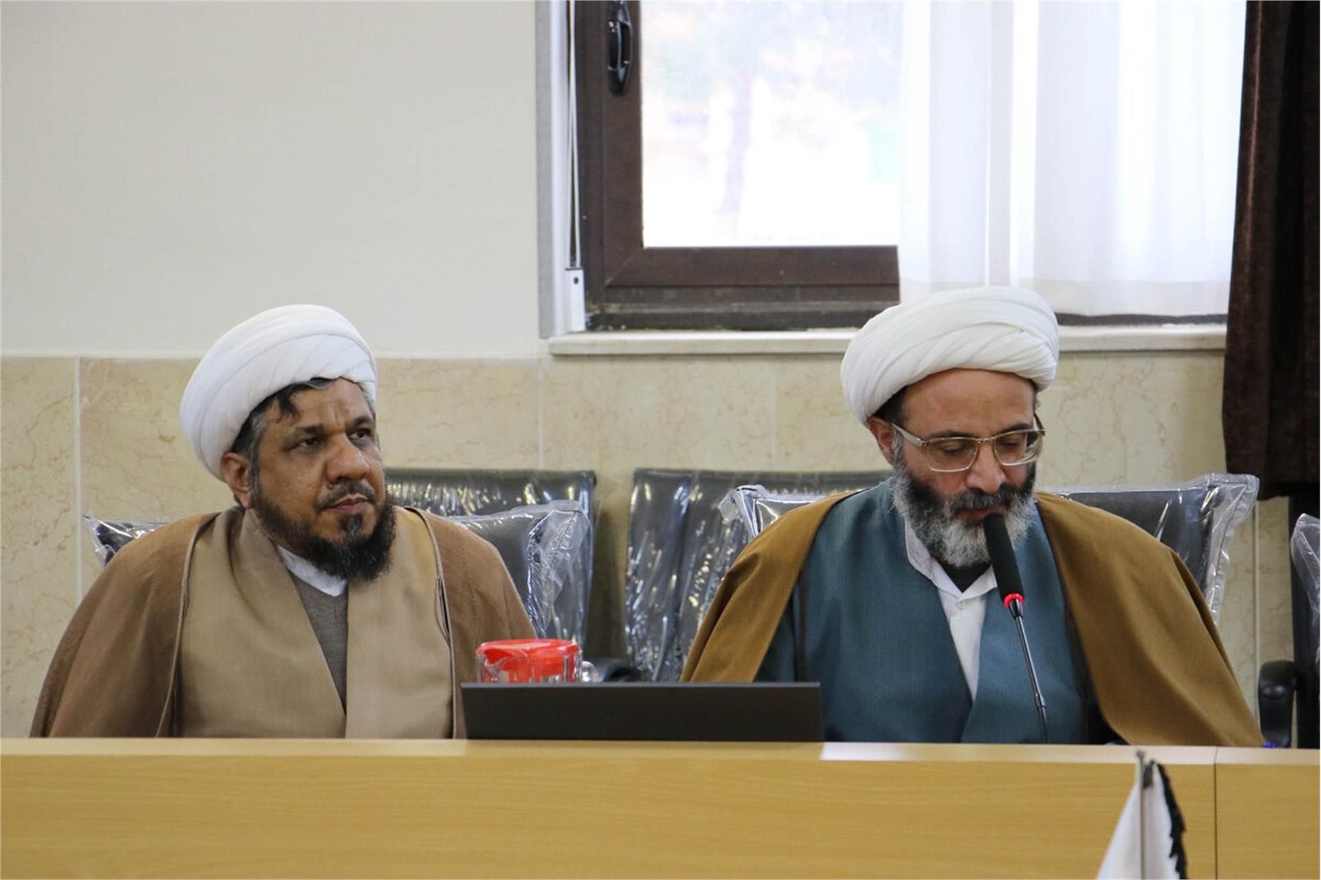 نشست مدیران مراکز حوزوی اصفهان با آیت الله شب زنده دار (آذر 1404) (5)