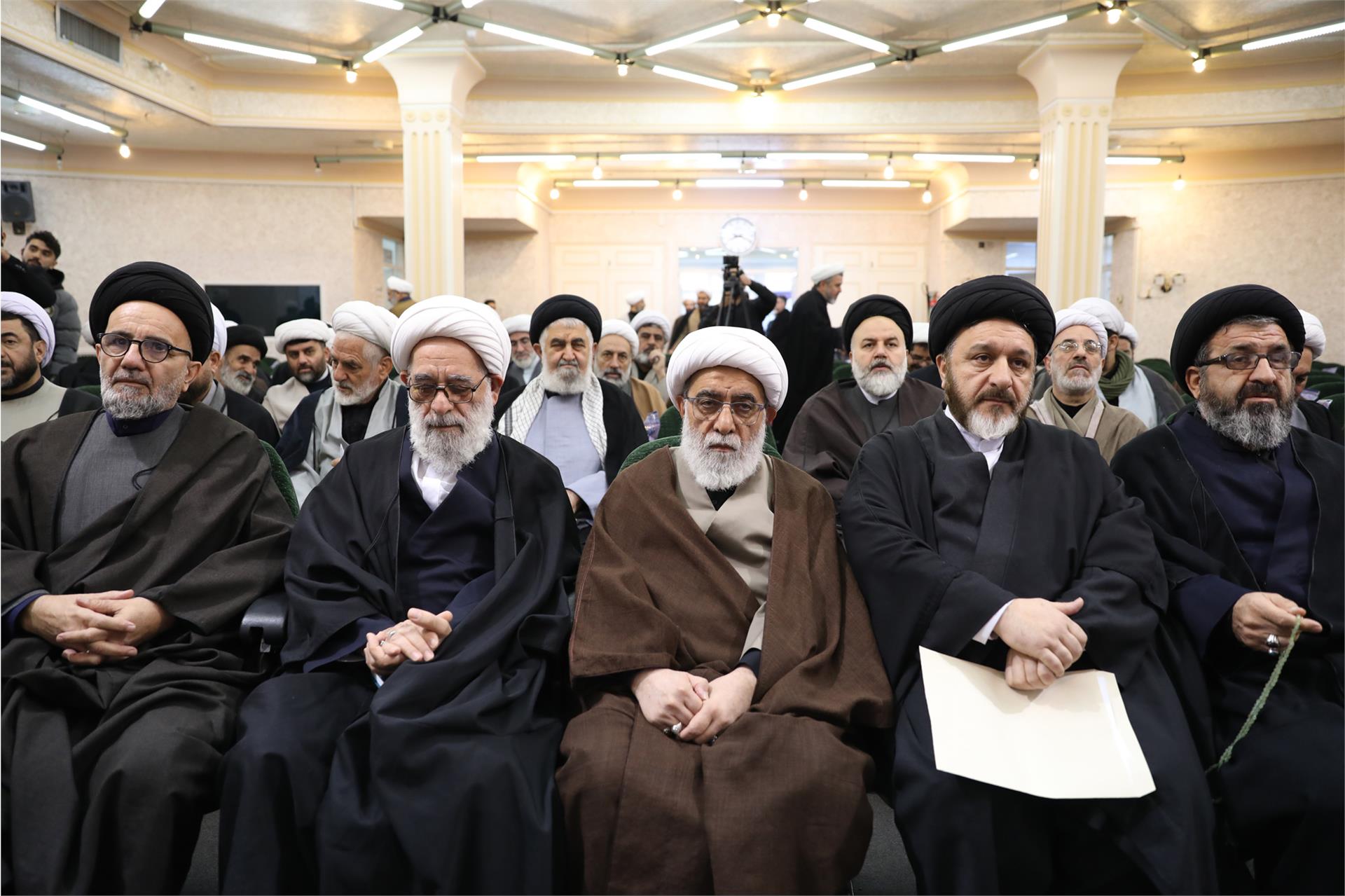 نشست-دبیر-شورای-عالی-با-نمایندگان-طلاب-(دی-1404)-(2)