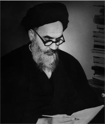 امروز باید همه علمای بلاد و همه مراجع و همه مدرسین و دانشمندان حوزه های علمیه کوشش کنند که این تکلیفی که بر عهده همه آمده است