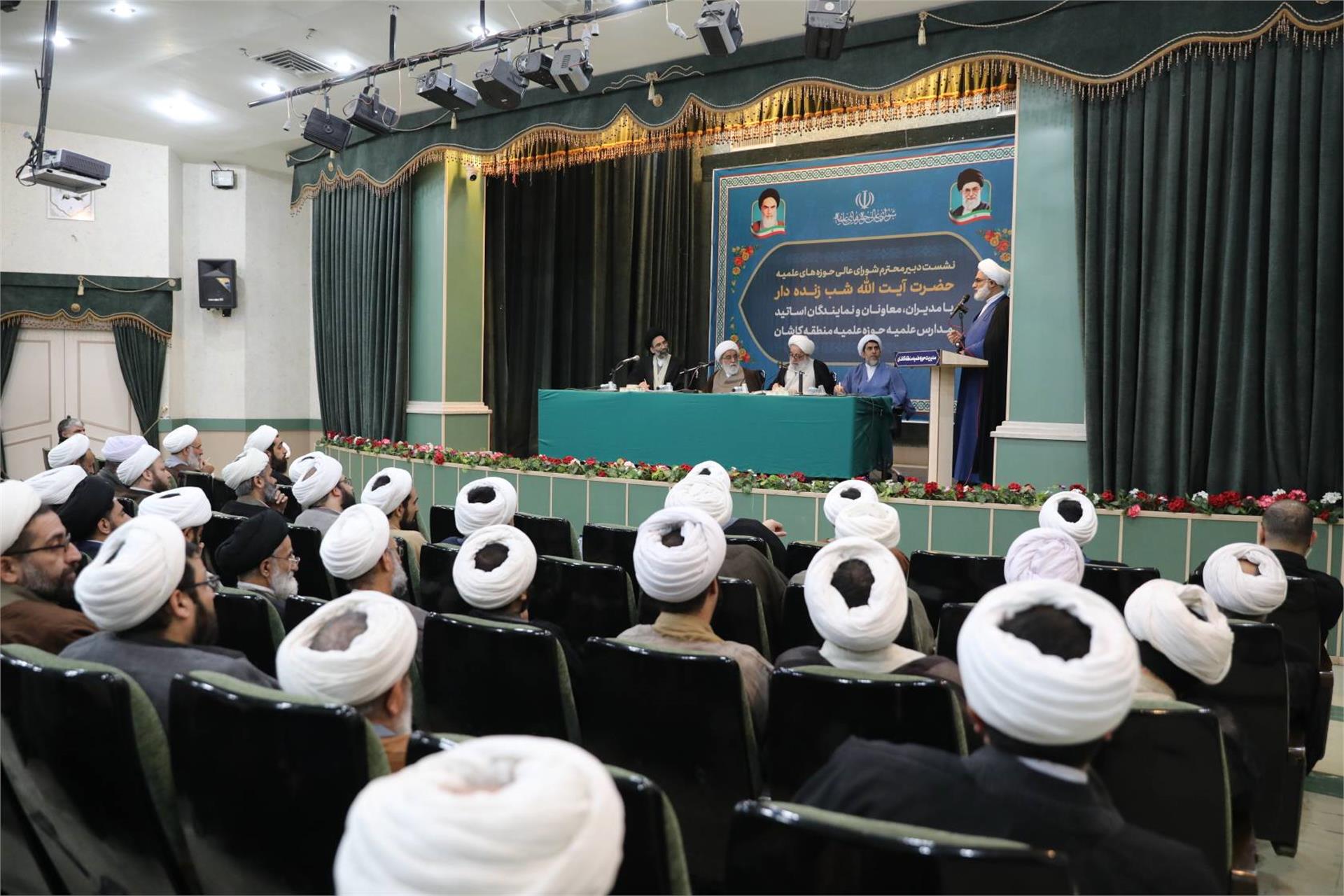 نشست با مدیران و معاونین حوزه‌های علمیه منطقه کاشان (9 بهمن 1404) (5)