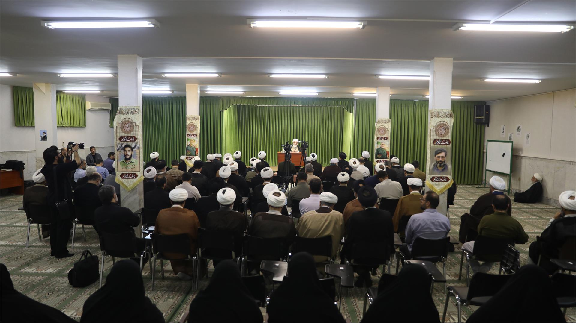 بازدید-از-مرکز-ملی-پاسخگویی-به-سؤالات-دینی---6-آبان-1405-(6)