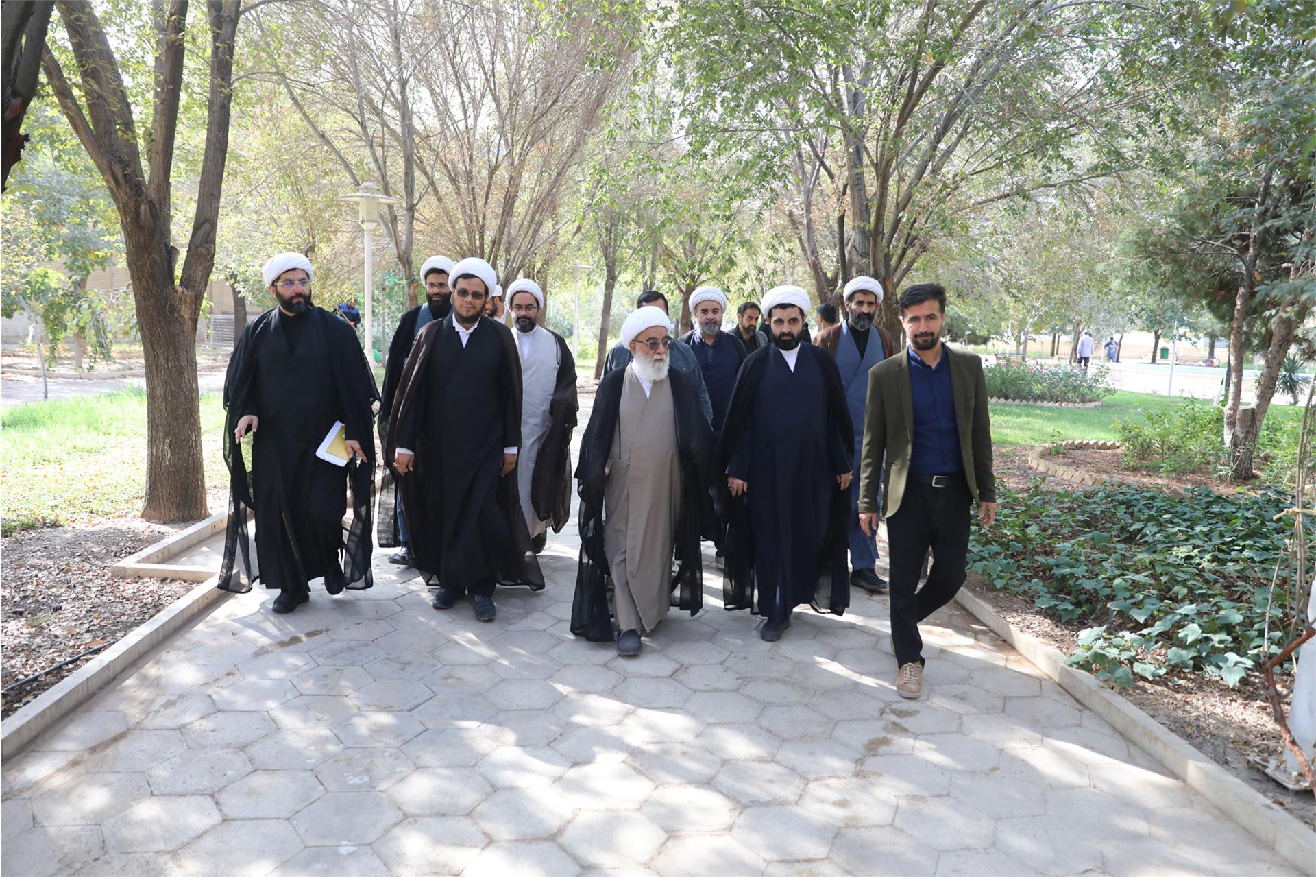 بازدید-از-مرکز-ملی-پاسخگویی-به-سؤالات-دینی---6-آبان-1405-(1)