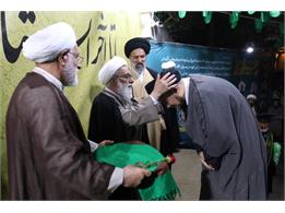 مراسم عمامه گذاری جمعی از طلاب حوزه علمیه قم به دست آیت الله شب‌زنده‌دار برگزار شد