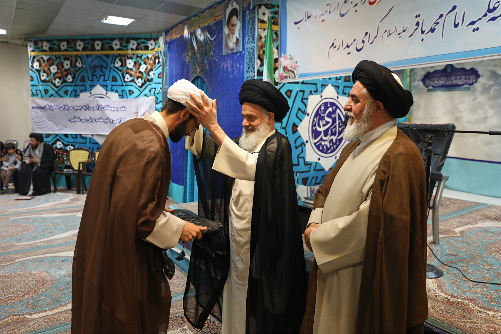 عمامه گذاری طلاب مدرسه امام محمد باقر