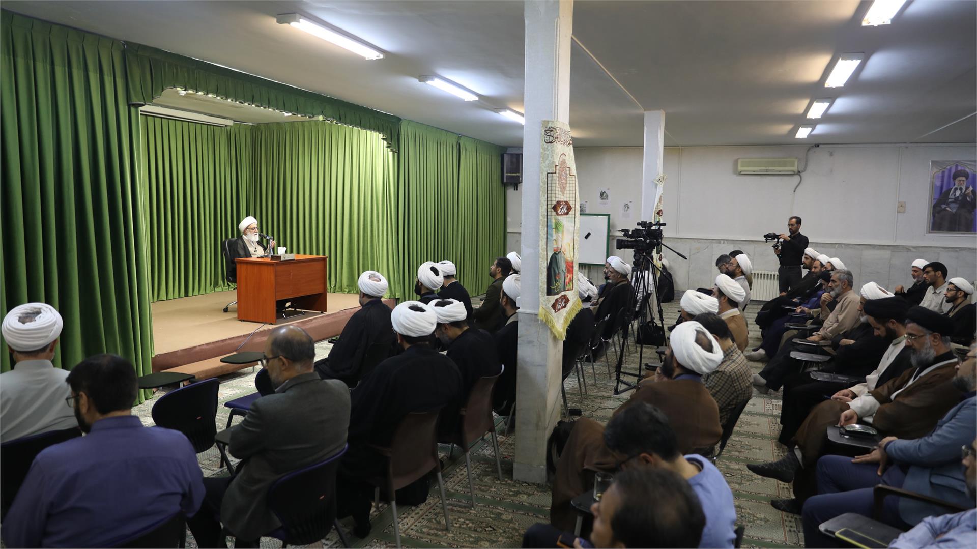 بازدید-از-مرکز-ملی-پاسخگویی-به-سؤالات-دینی---6-آبان-1405-(9)