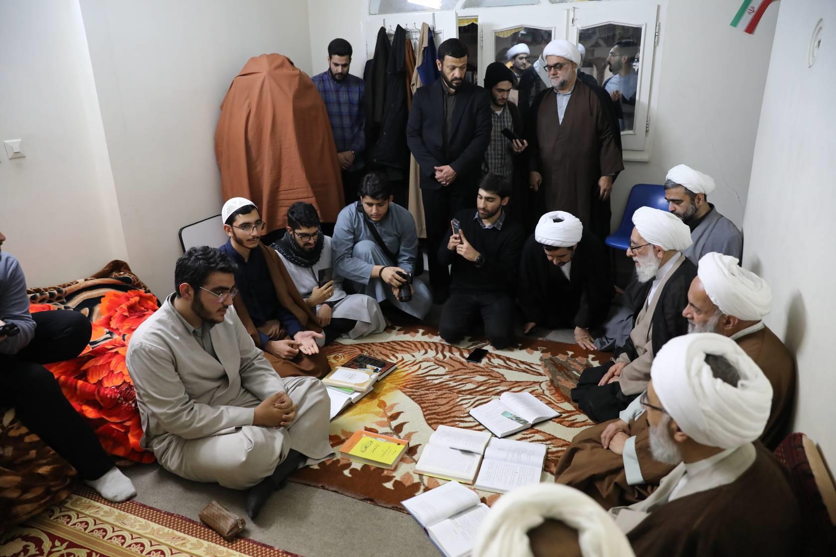 حضور در حجرات طلاب مدرسه خاتم الأنبیاء 19 آذر (5)