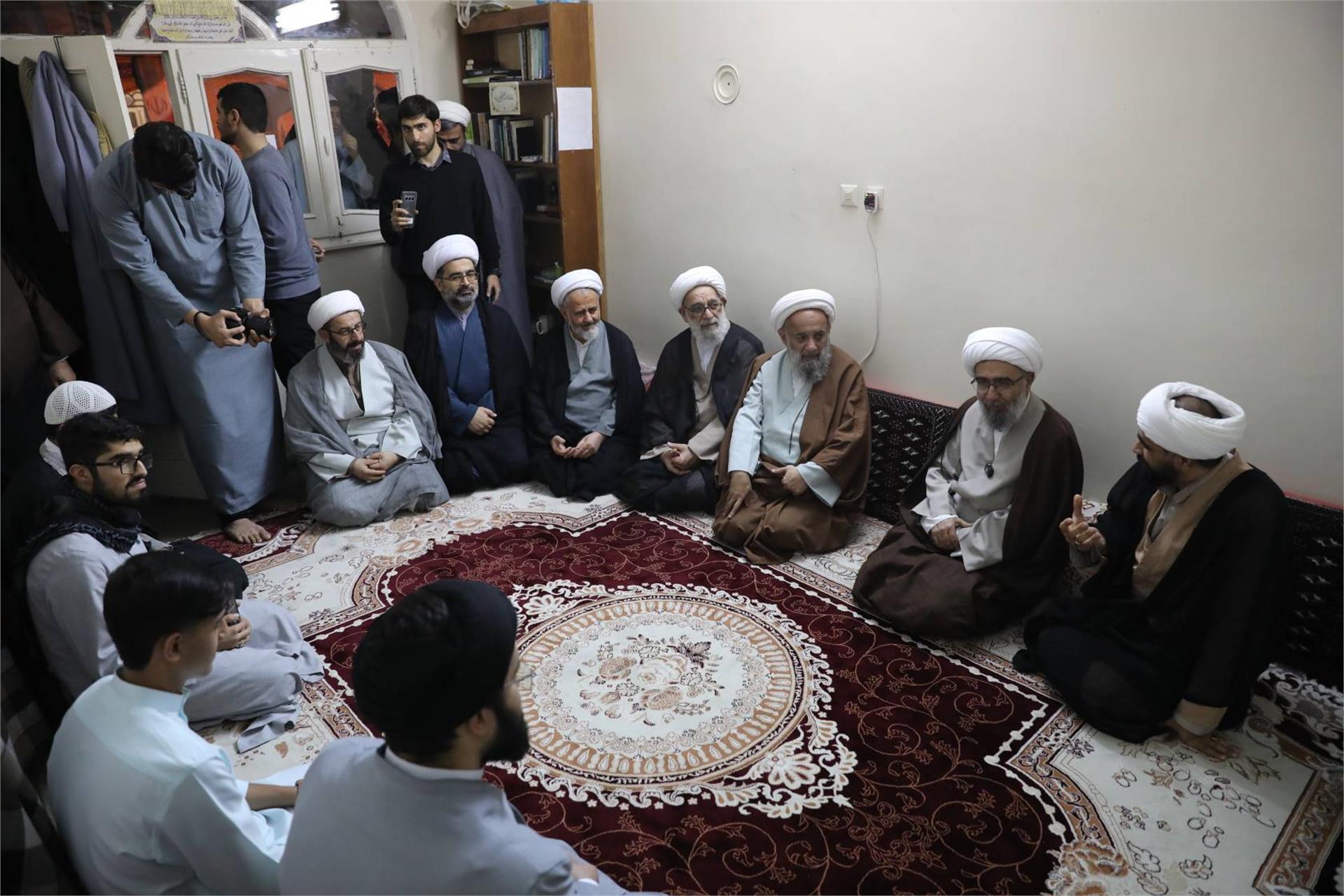 حضور در حجرات طلاب مدرسه خاتم الأنبیاء 19 آذر (9)