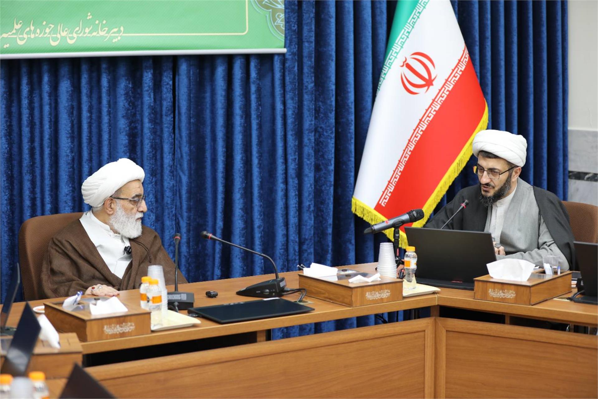 دیدار معاون و مدیران پژوهش حوزه‌های علمیه با آیت الله شب‌زنده دار (6)