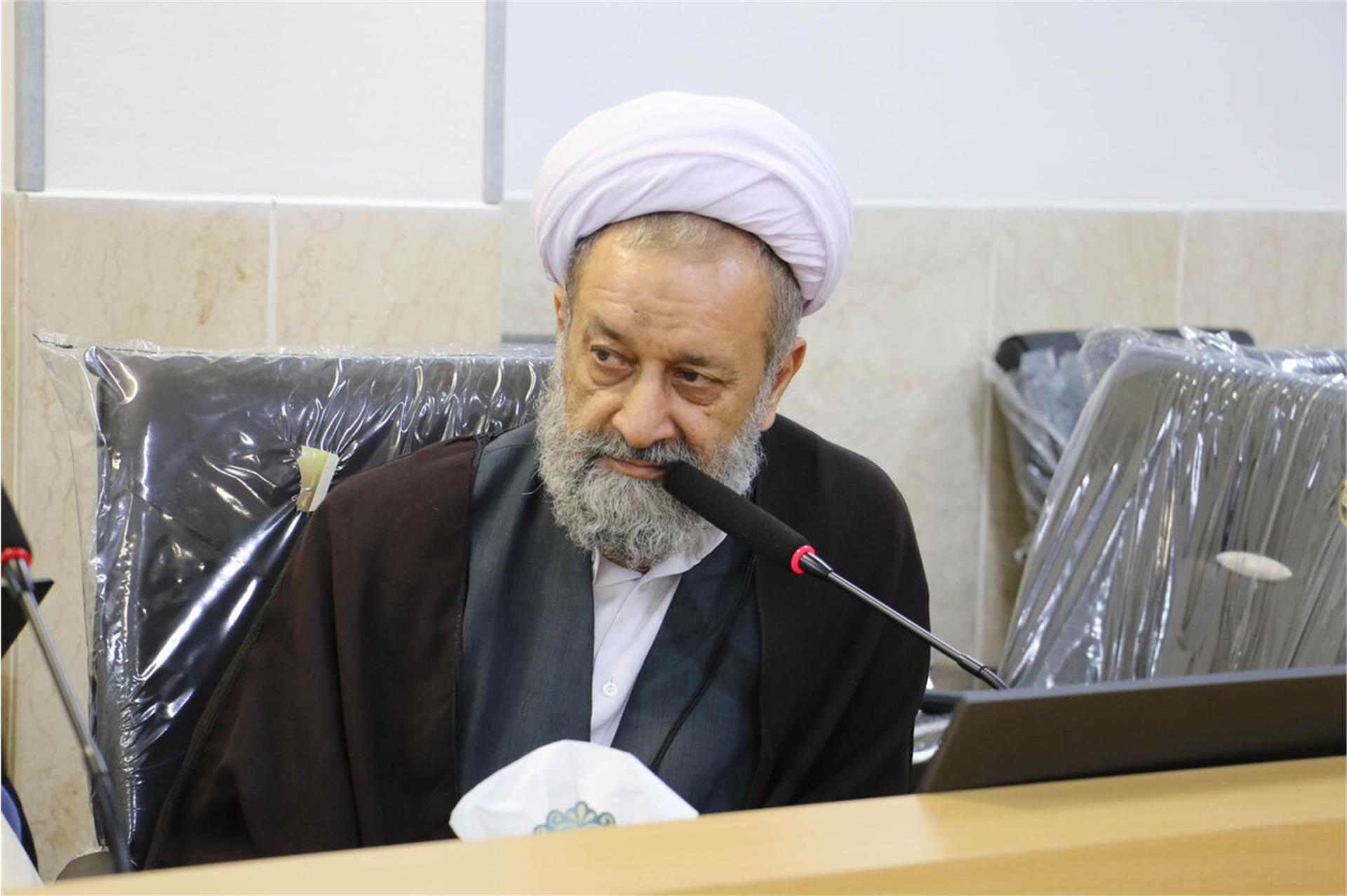 نشست مدیران مراکز حوزوی اصفهان با آیت الله شب زنده دار (آذر 1404) (6)