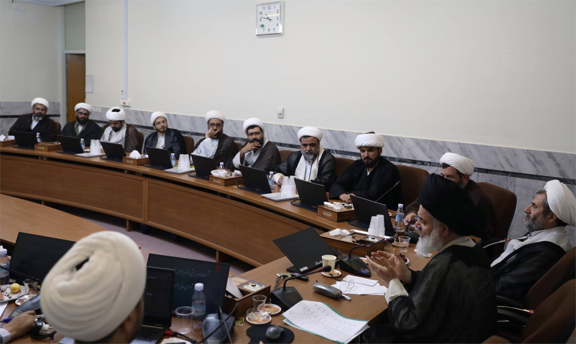 نشست هم اندیشی با اساتید سطوح عالی (تیرماه 1402)